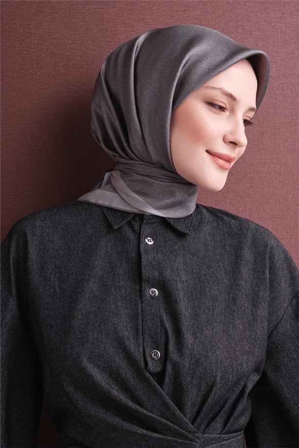 Armine 9601 Monogram Desen Saf İpek Twill Eşarp Antrasit Eşarp ARMİNE 