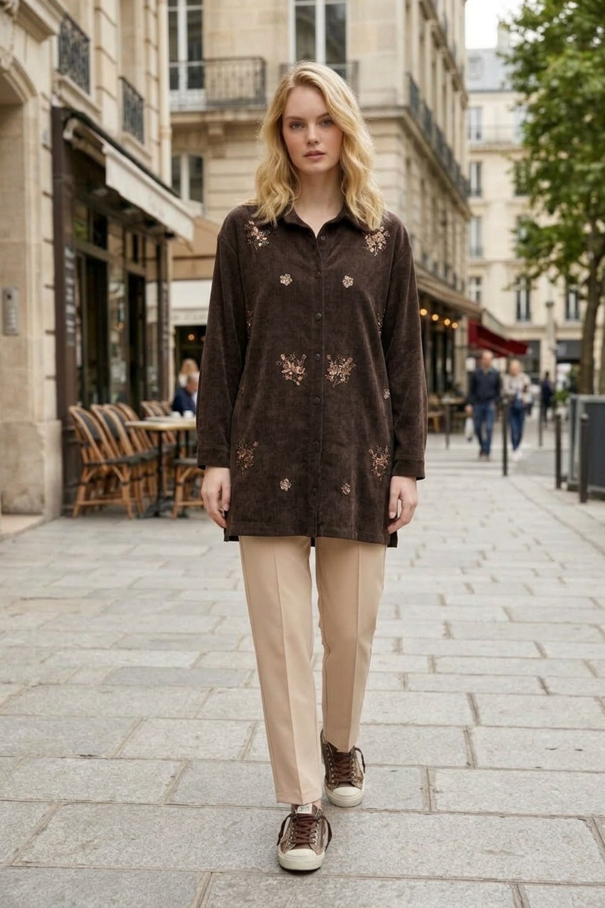 Ön Çiçekleri Boncuk Detay Düğmeli Tunik 10833 Browni Tunik PUANE 