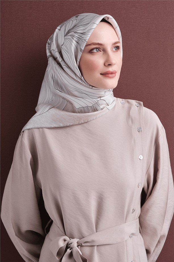 Armine 9639 Yaprak Desen Saf İpek Twill Eşarp İnci Beyazı Eşarp ARMİNE 