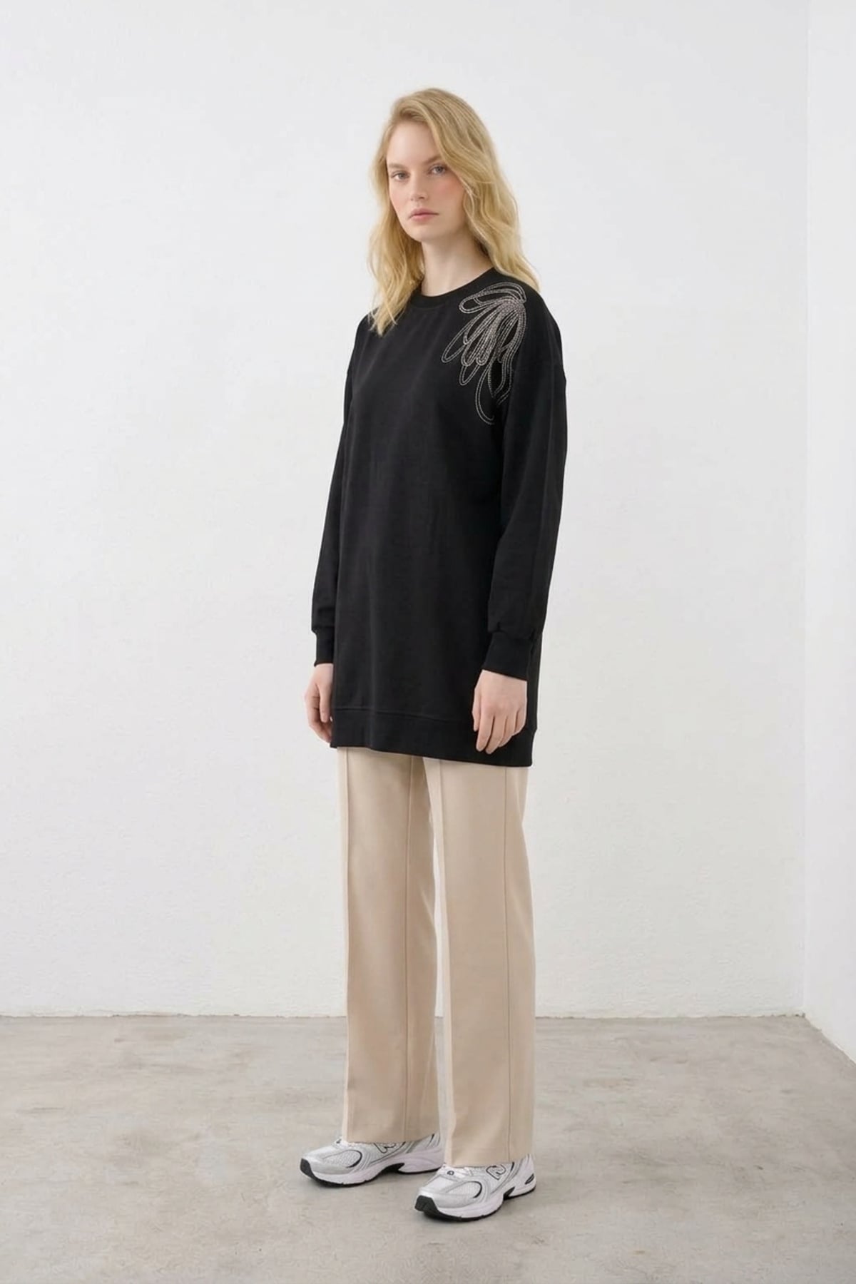 Tek Omuz İşlemeli İnce Sweat Tunik 3494 Siyah Tunik Ekrutex 