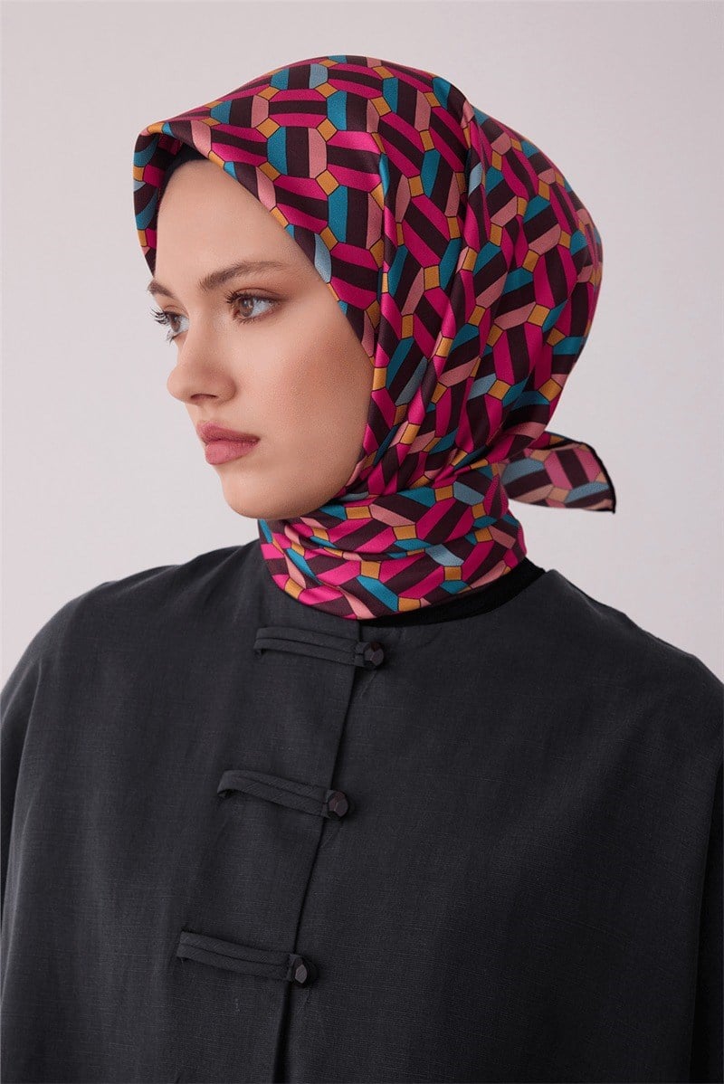 Belli 4407 Labirent Kareler Geometrik %100 Twill İpek Eşarp - Fuşya Eşarp BELLI 