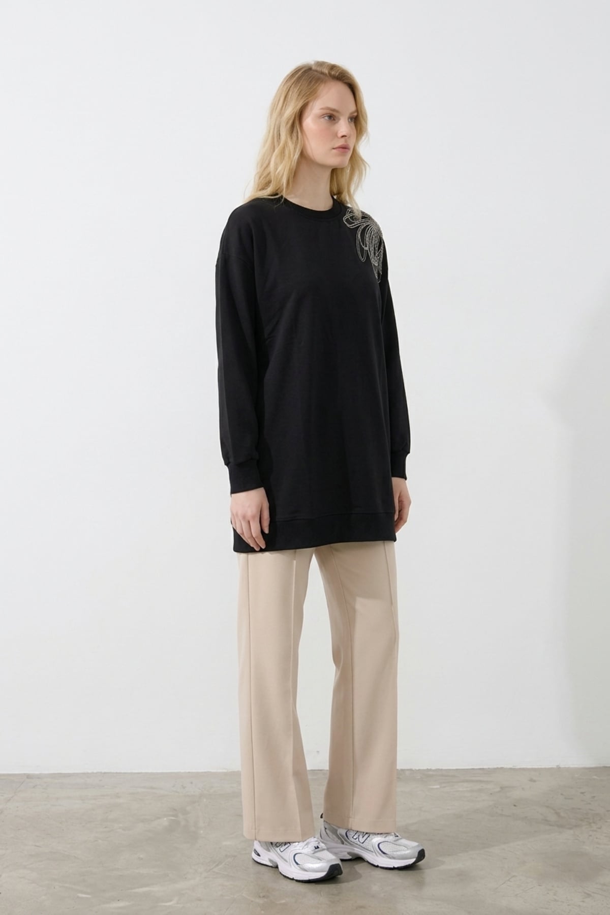 Tek Omuz İşlemeli İnce Sweat Tunik 3494 Siyah Tunik Ekrutex 