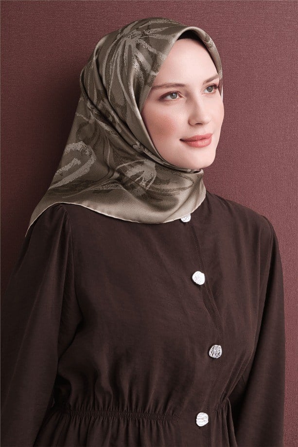Armine 9600 Soyut Botanik Saf İpek Twill Eşarp Latte Eşarp ARMİNE 