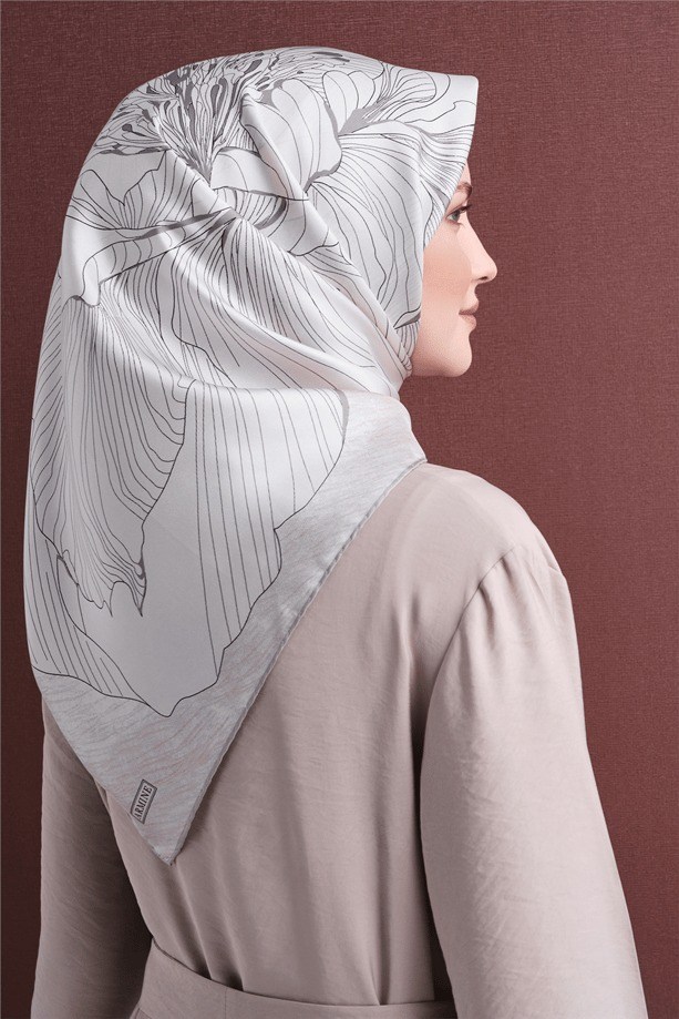 Armine 9639 Yaprak Desen Saf İpek Twill Eşarp İnci Beyazı Eşarp ARMİNE 
