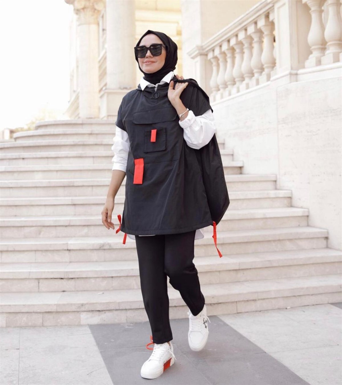 ALMARWAH BLACKAlmarwah Black 1397 Ön Çift Cep Detay Tunik - Siyah