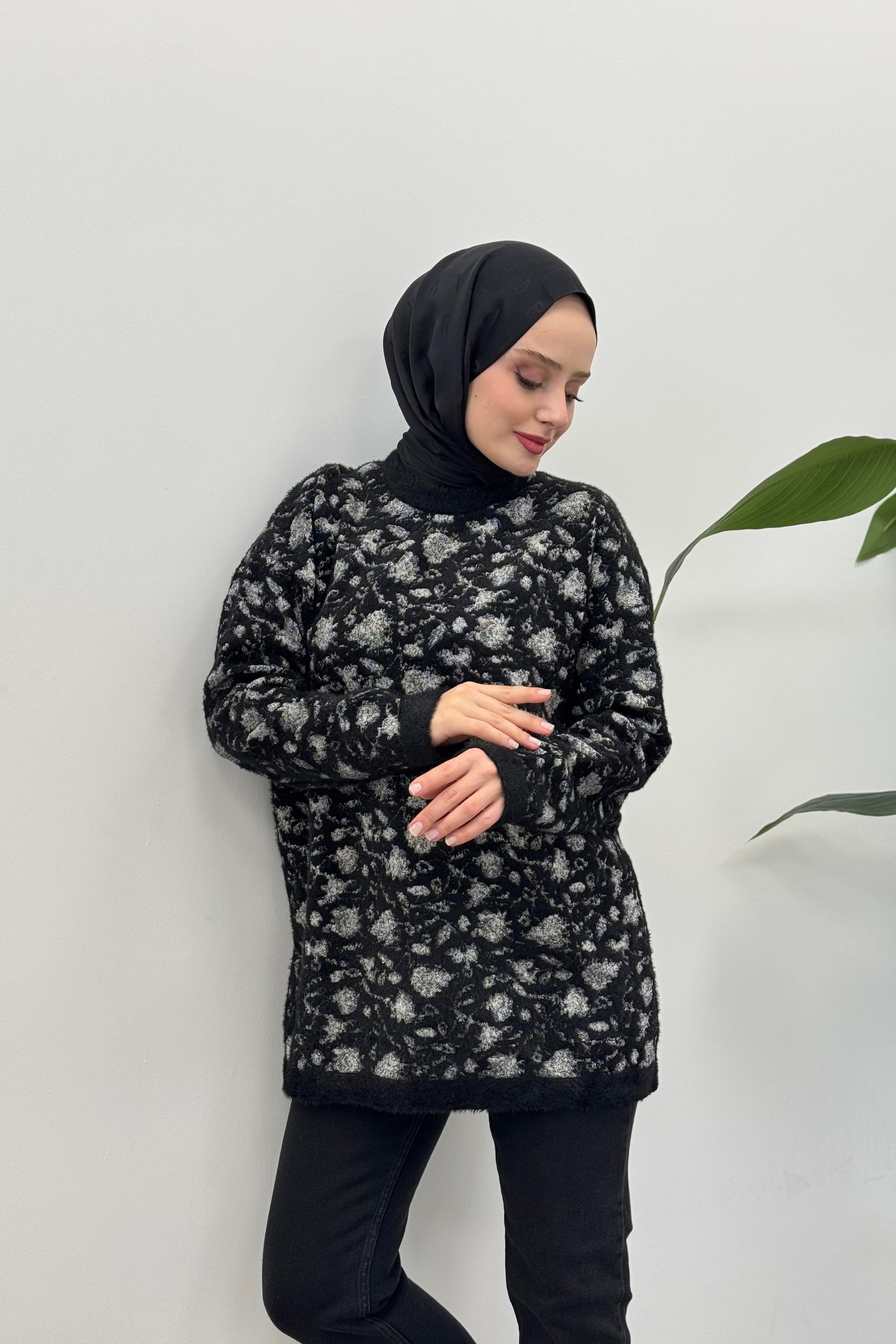 NEFİSE Angora Çiçek Desenli Tunik 140226 - Siyah - Vanilya Angora Çiçek Desenli Tunik 140226 - Siyah - Vanilya - Bilen Giyim Tunik 
