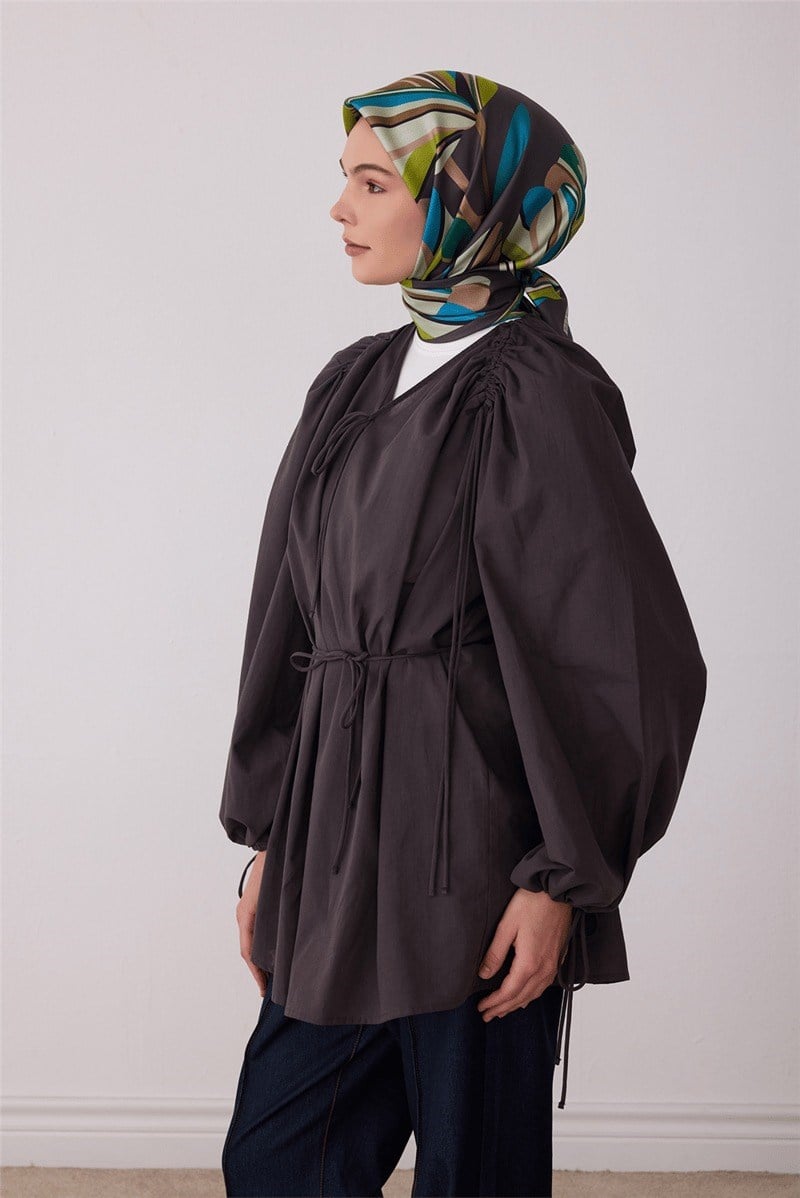 Belli 4410 Botanik Bahçe Çiçekli %100 Twill İpek Eşarp - Yağ Yeşili Eşarp BELLI 