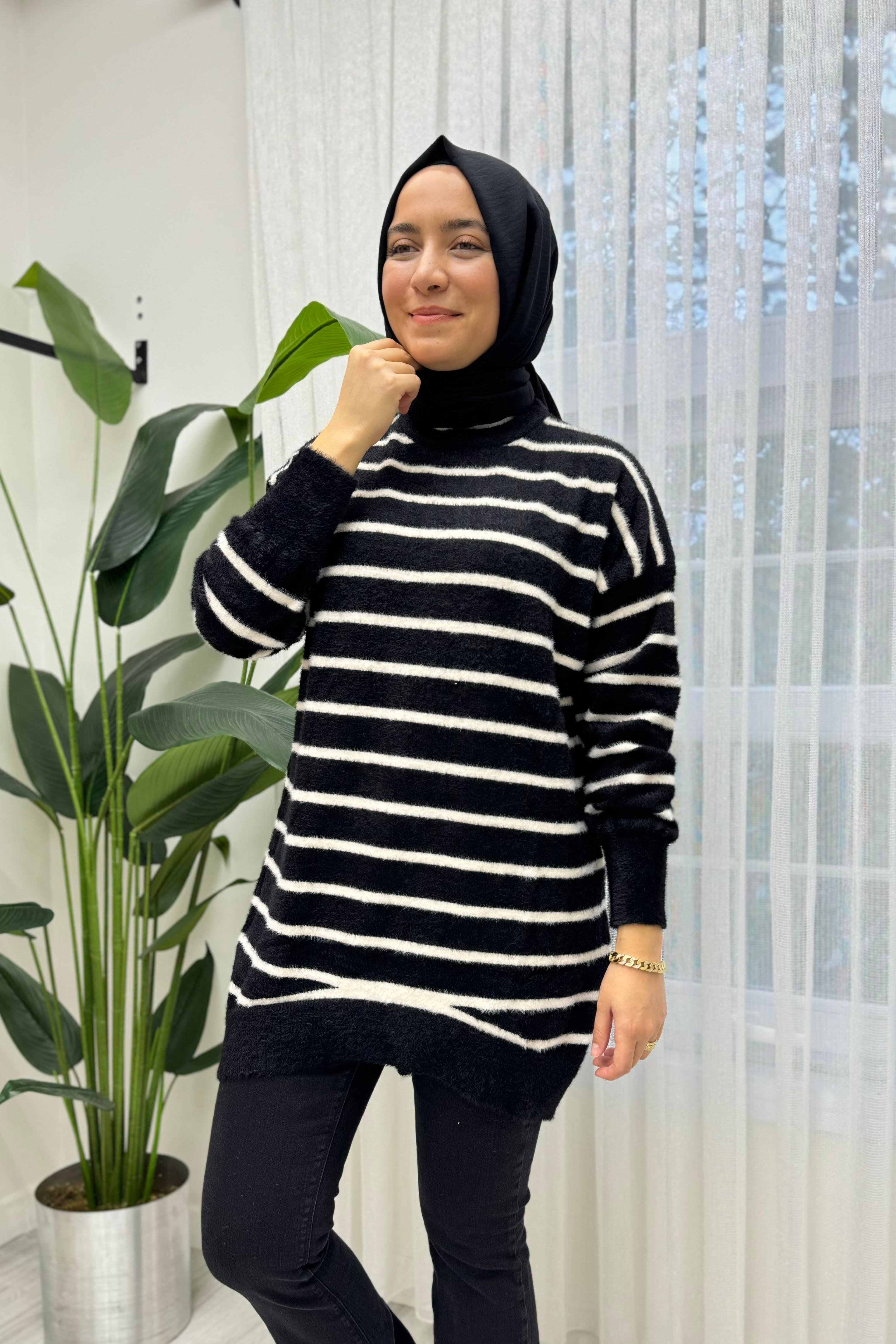 NEFİSE Bisiklet Yaka Çizgili Tunik 14978 - Siyah  Tunik