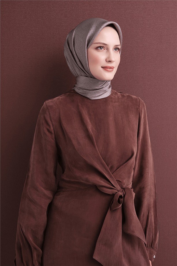 Armine 9601 Monogram Desen Saf İpek Twill Eşarp Taba Eşarp ARMİNE 