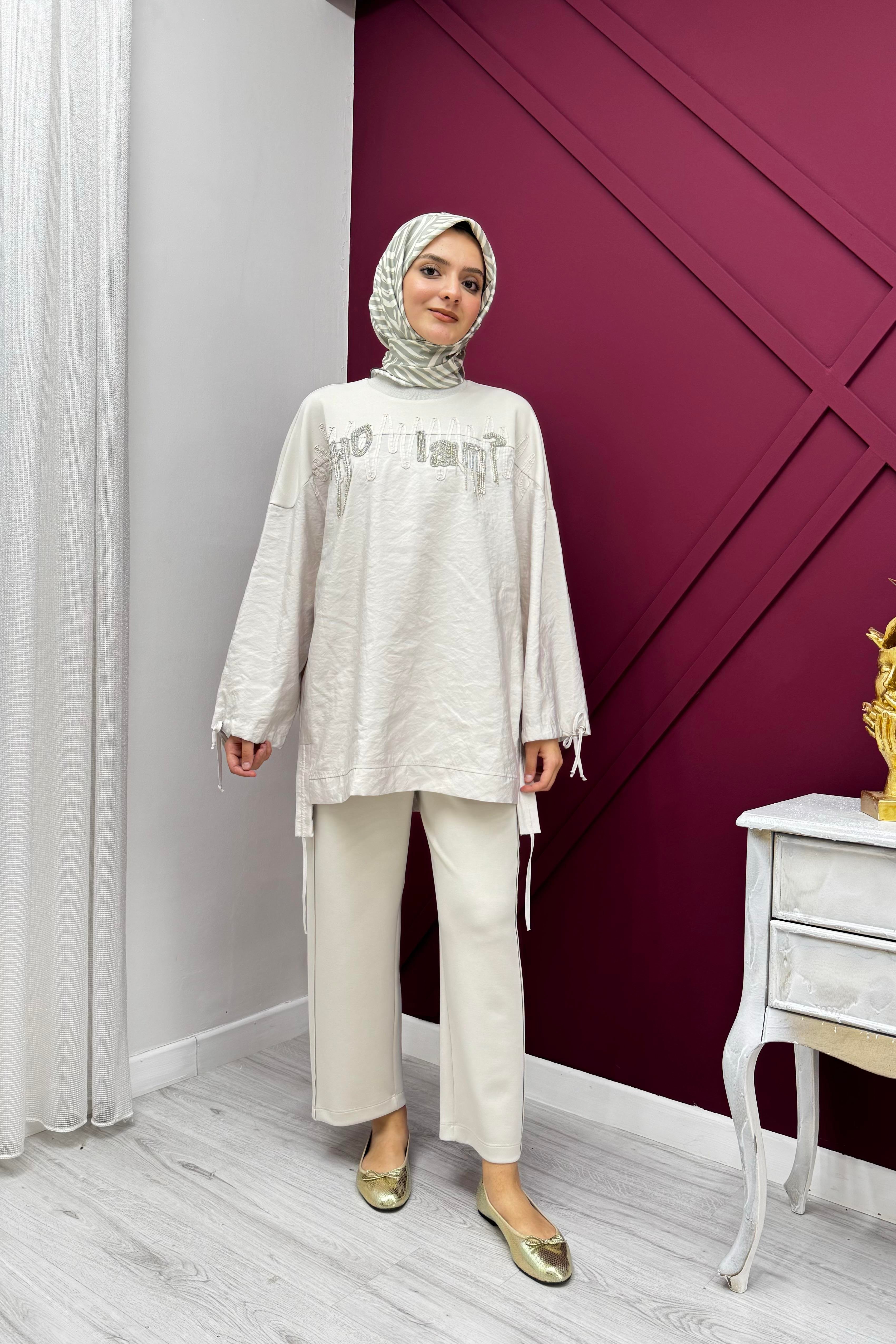 GHİSA Ghisa 4718 Yazı Baskılı İşlemeli Pantolonlu Takım - Taş Ghisa 4718 Yazı Baskılı İşlemeli Pantolonlu Takım - Taş - Bilen Giyim Takım 