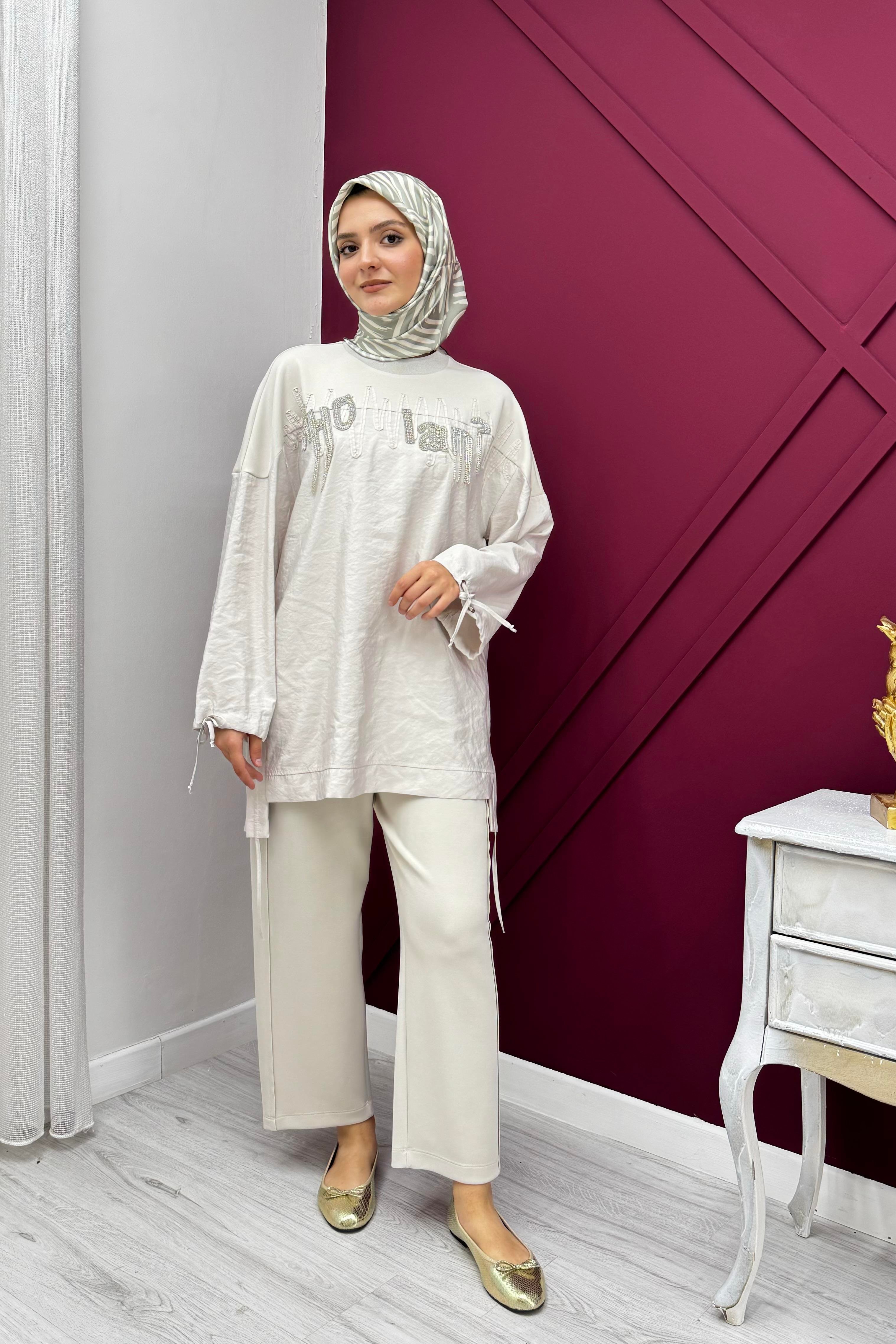 GHİSA Ghisa 4718 Yazı Baskılı İşlemeli Pantolonlu Takım - Taş Ghisa 4718 Yazı Baskılı İşlemeli Pantolonlu Takım - Taş - Bilen Giyim Takım 