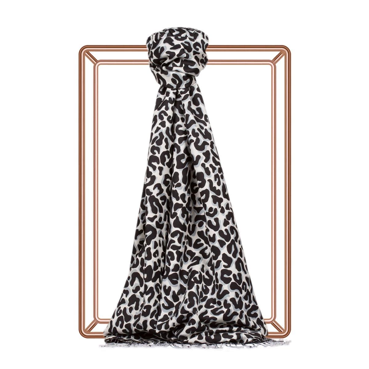 İPEKEVİ İpekevi 02452 Leopar Desenli İpek Şal - Siyah İpekevi 02452 Leopar Desenli İpek Şal - Bilen Giyim Şal 