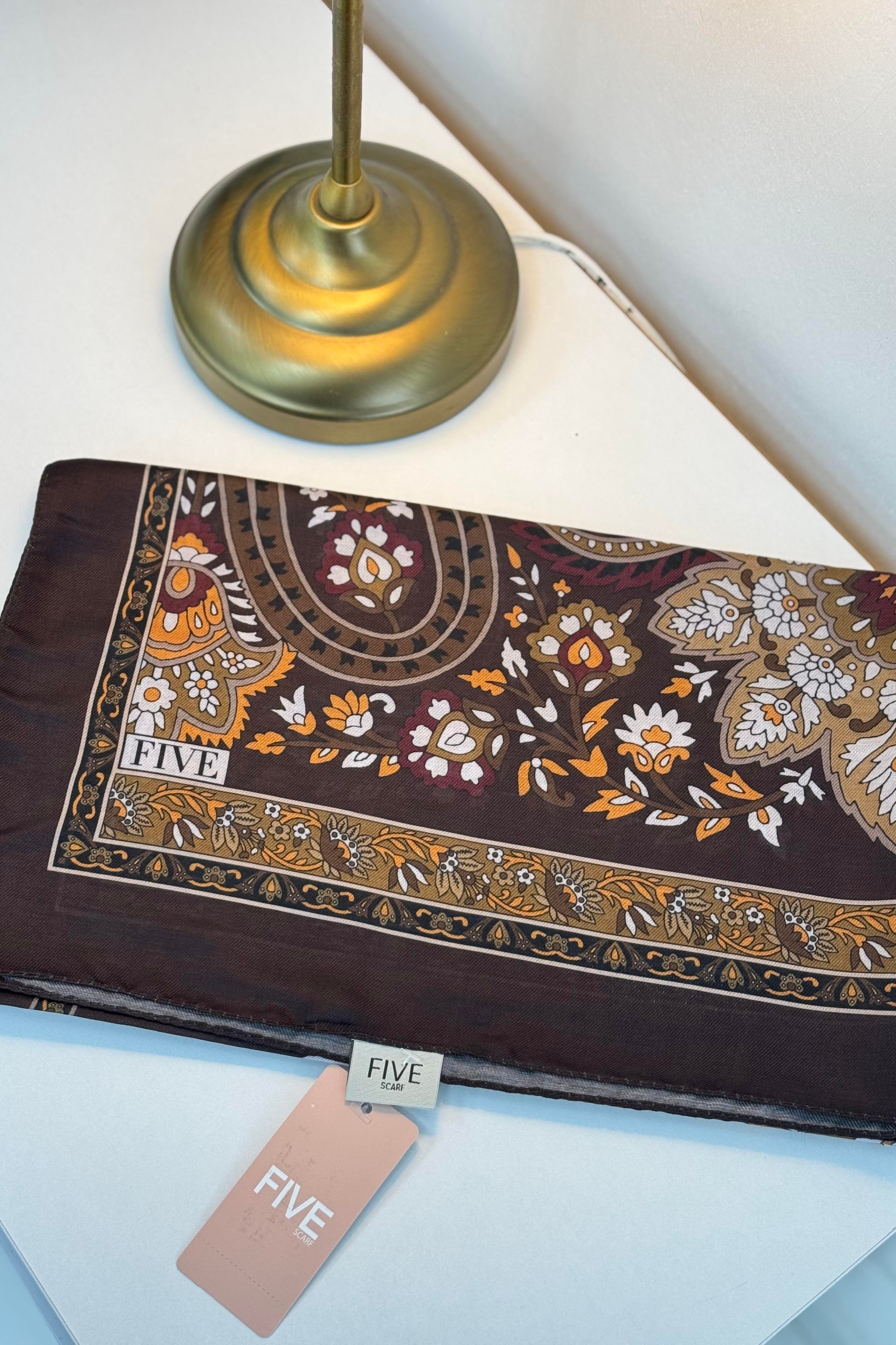 LEVİDOR Levidor 11174 Retro Desenli Şal - Acı Kahve Levidor 11174 Retro Desenli Şal - Bilen Giyim Şal 