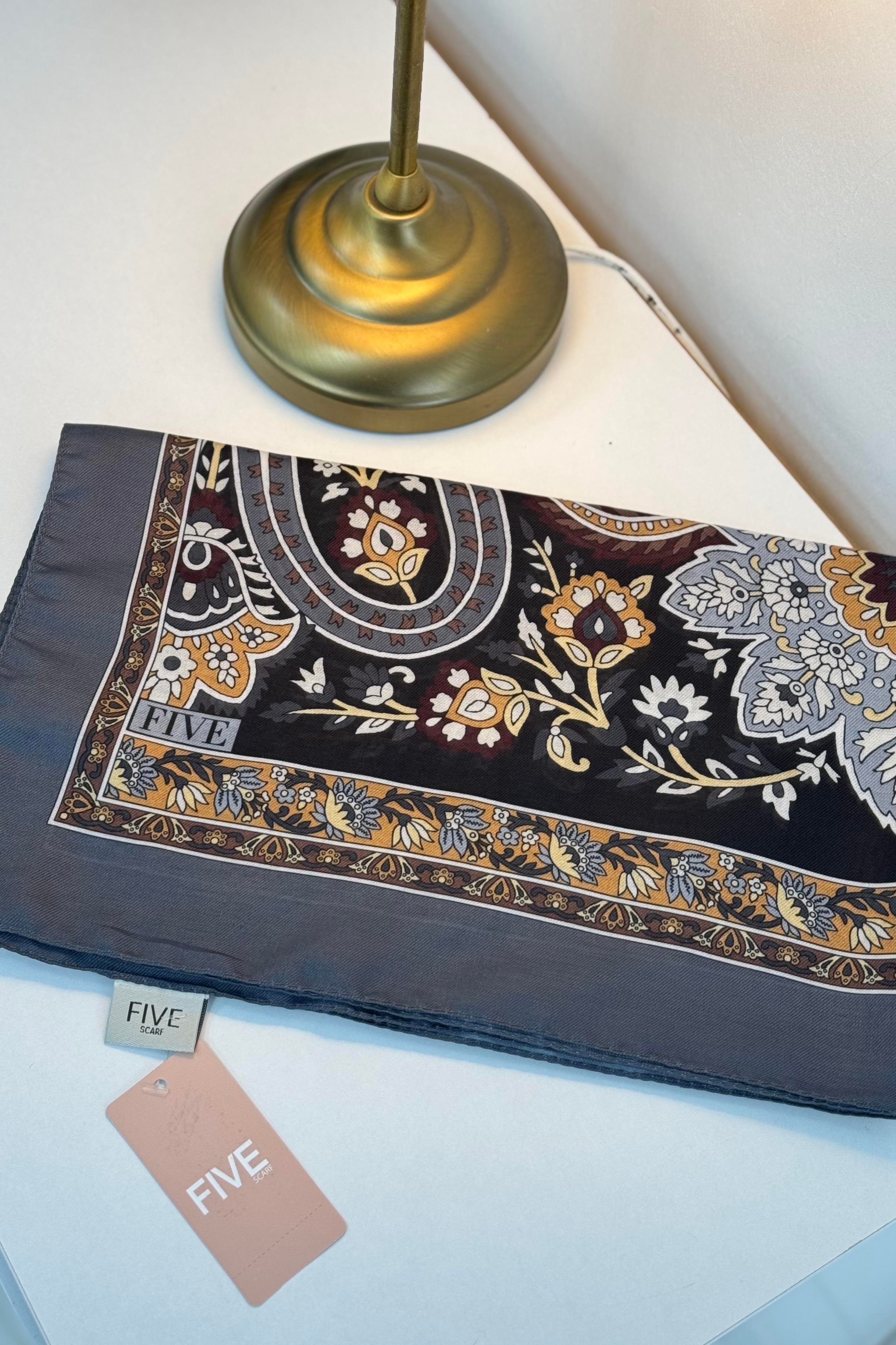 LEVİDOR Levidor 11174 Retro Desenli Şal - Antrasit Levidor 11174 Retro Desenli Şal - Bilen Giyim Şal 