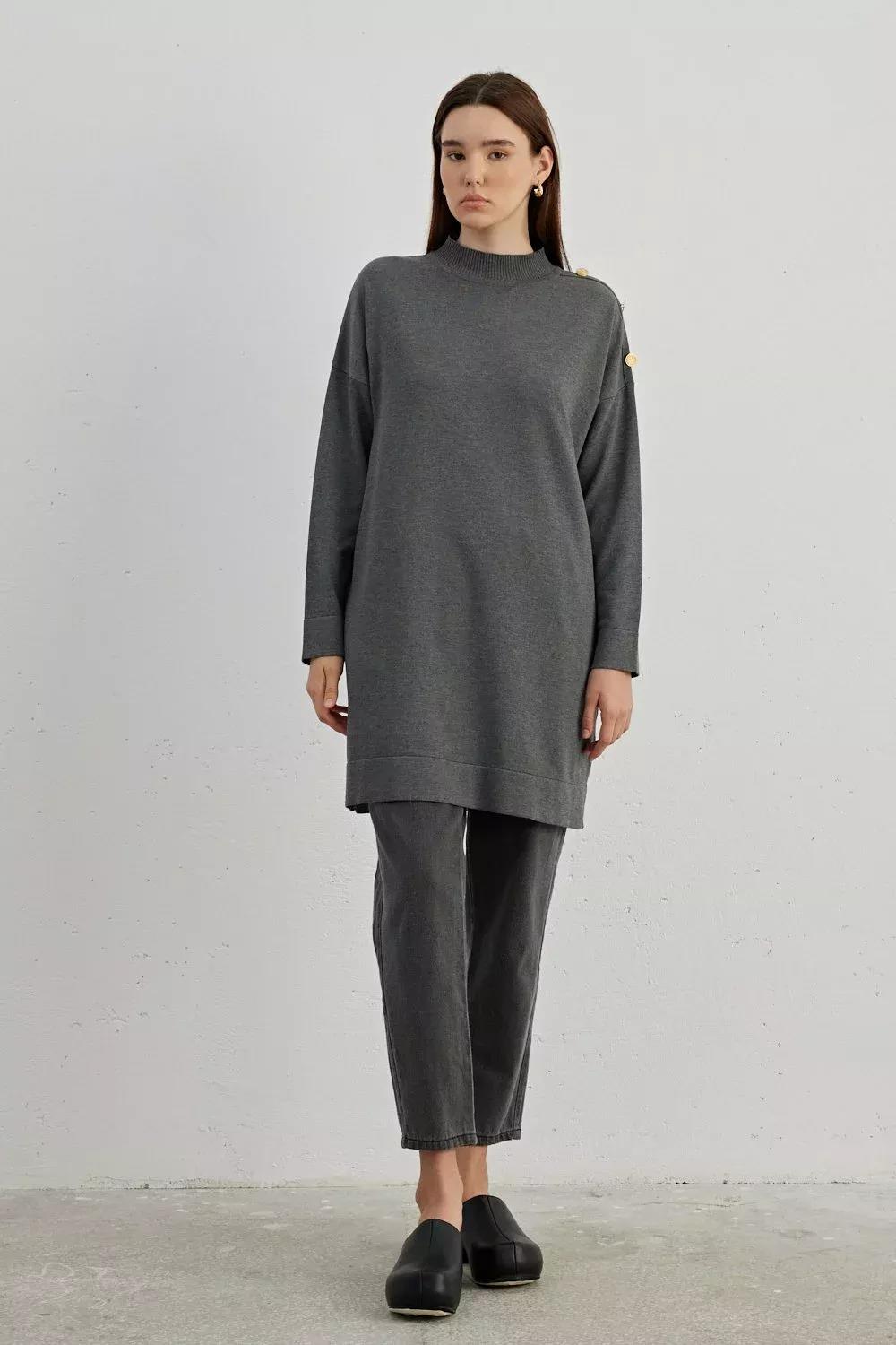 MERWİSH Merwish  704 Omuz Düğmeli Tunik - Füme Merwish  704 Omuz Düğmeli Tunik - Füme - Bilen Giyim Tunik 