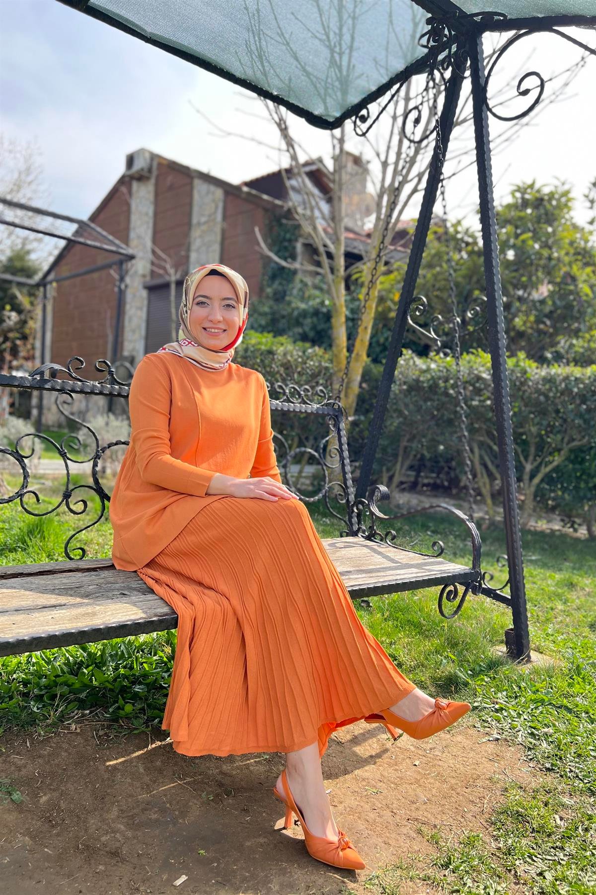 NUSS Nuss 703 Ön Çapraz Biye Detay Etekli Takım - Oranj Nuss 703 Ön Çapraz Biye Detay Etekli Takım - Oranj Takım NUSS Takım