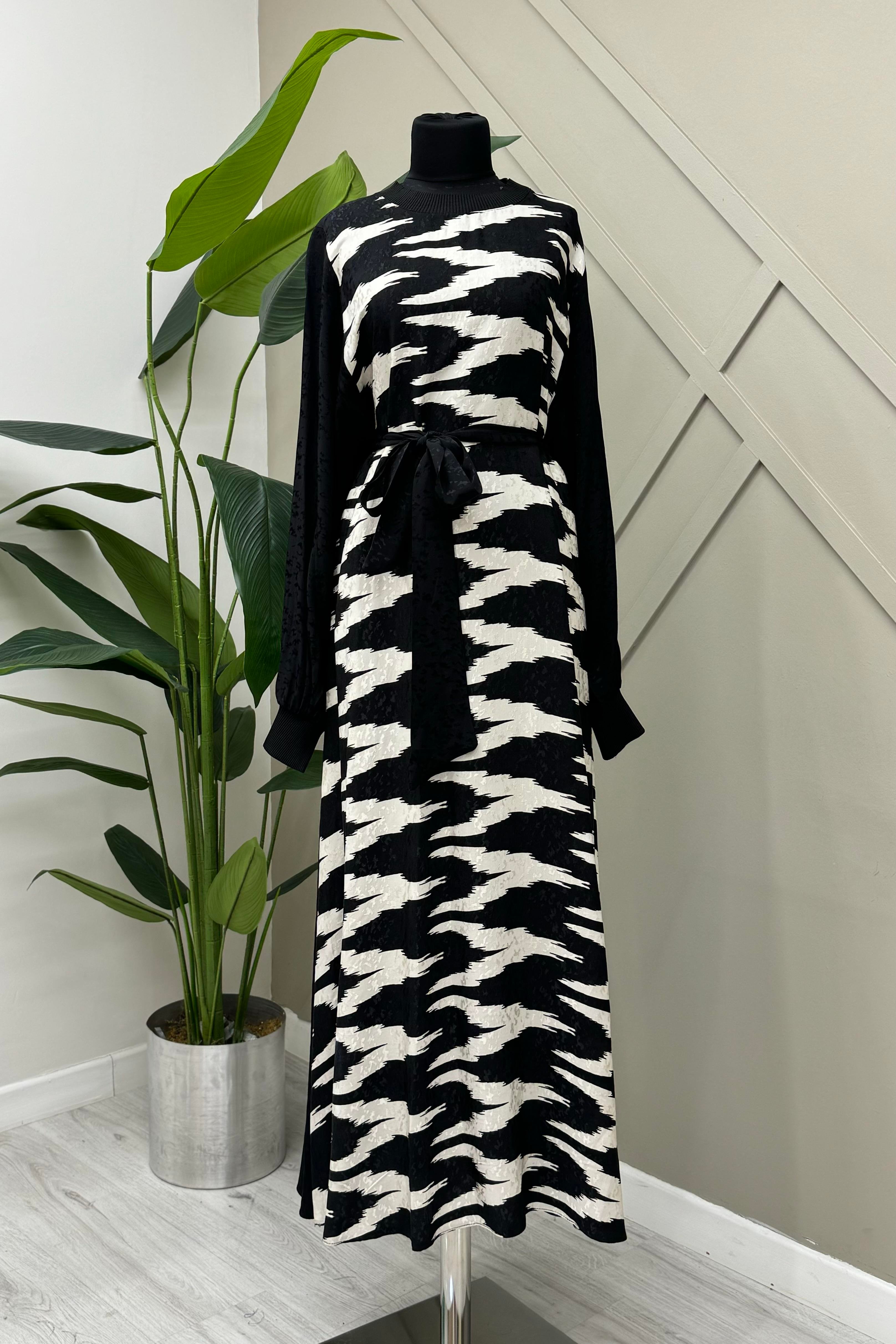 ETRUCCİ Renk Kombineli Jakar Elbise 4128 - Siyah Renk Kombineli Jakar Elbise 4128 - Siyah - Bilen Giyim  Abiye Grubu 