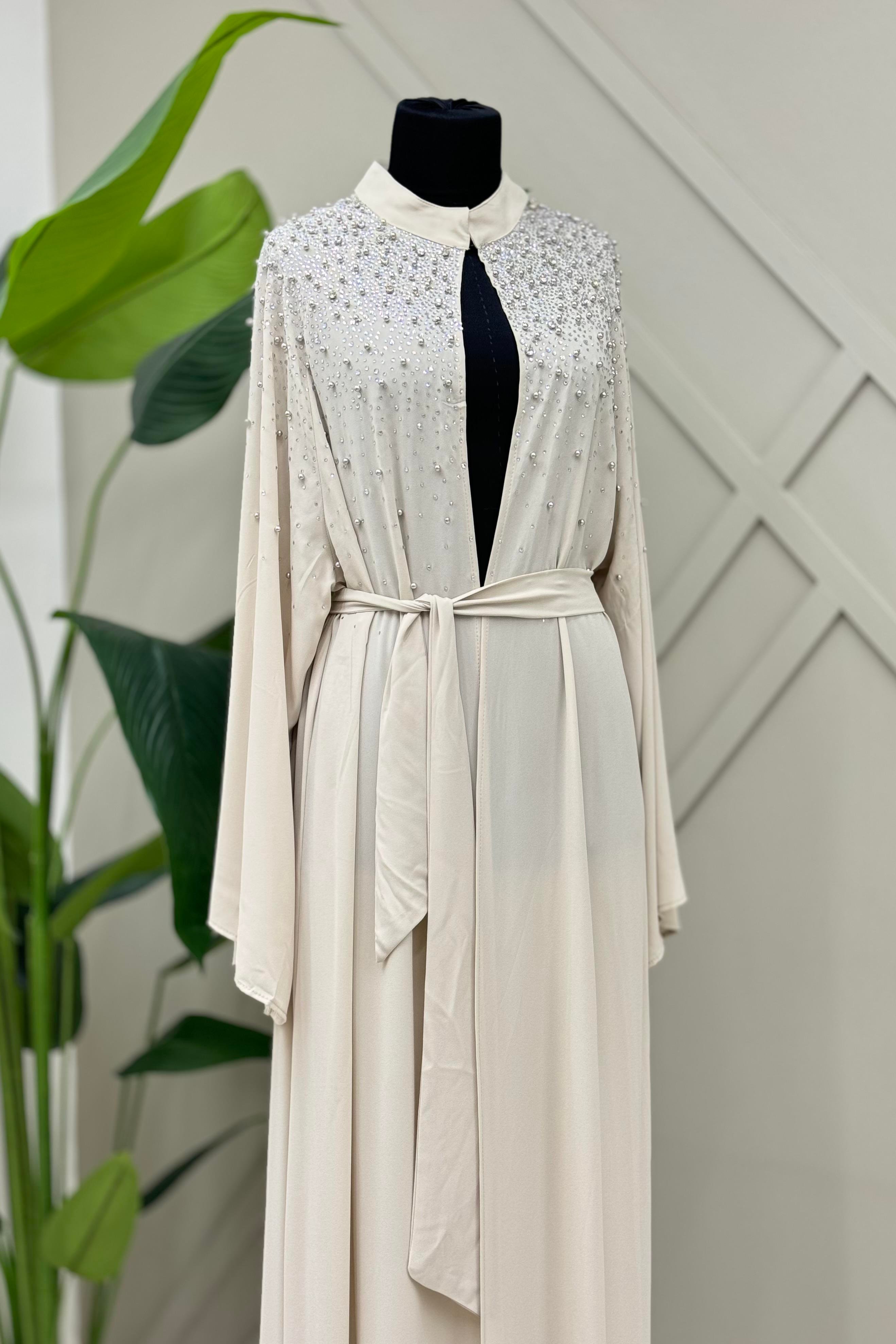 ETRUCCİ Serpme Taş İşlemeli Abaya 6181 - Bej Serpme Taş İşlemeli Abaya 6181 - Bej - Bilen Giyim Abiye Grubu 