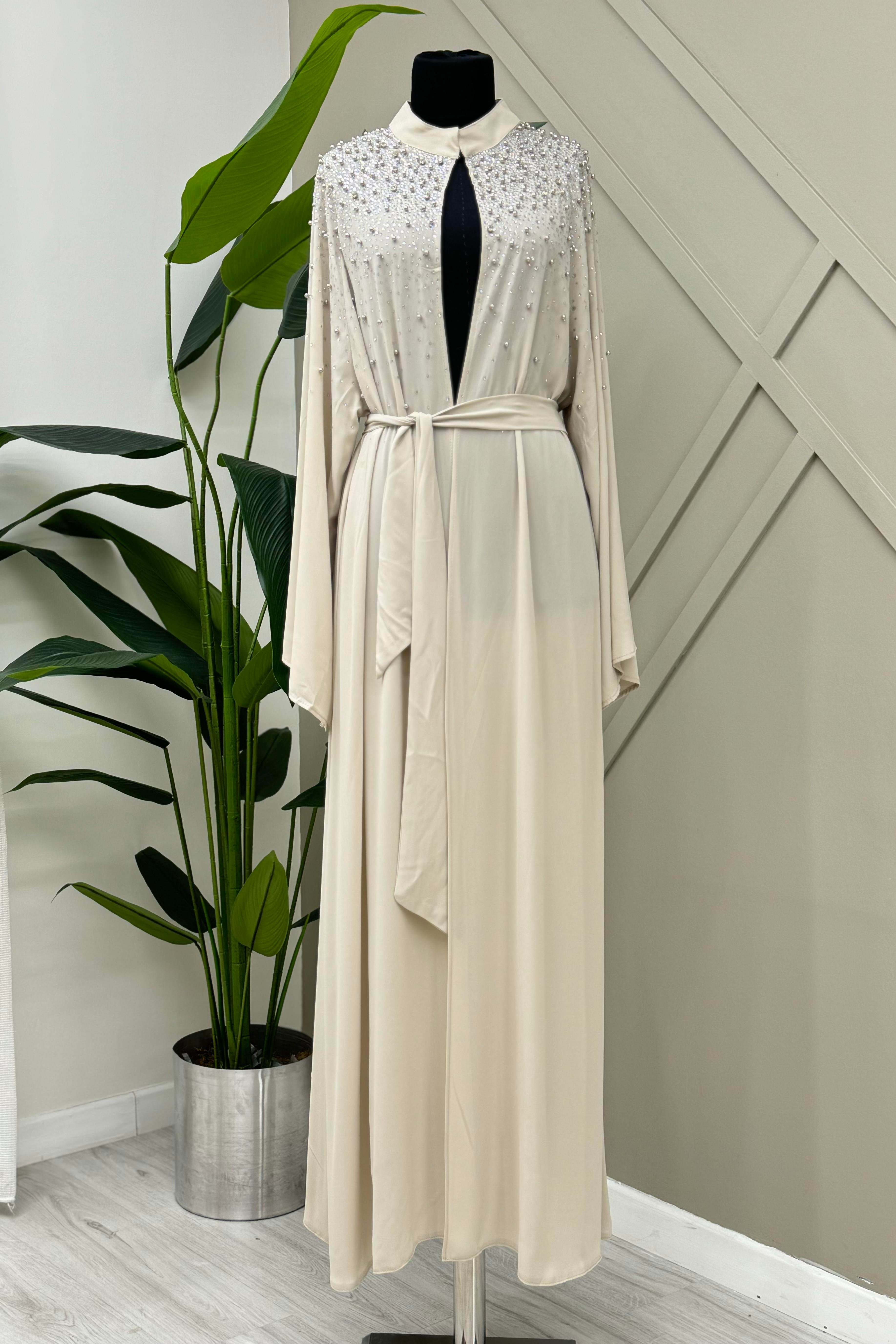 ETRUCCİ Serpme Taş İşlemeli Abaya 6181 - Bej Serpme Taş İşlemeli Abaya 6181 - Bej - Bilen Giyim Abiye Grubu 