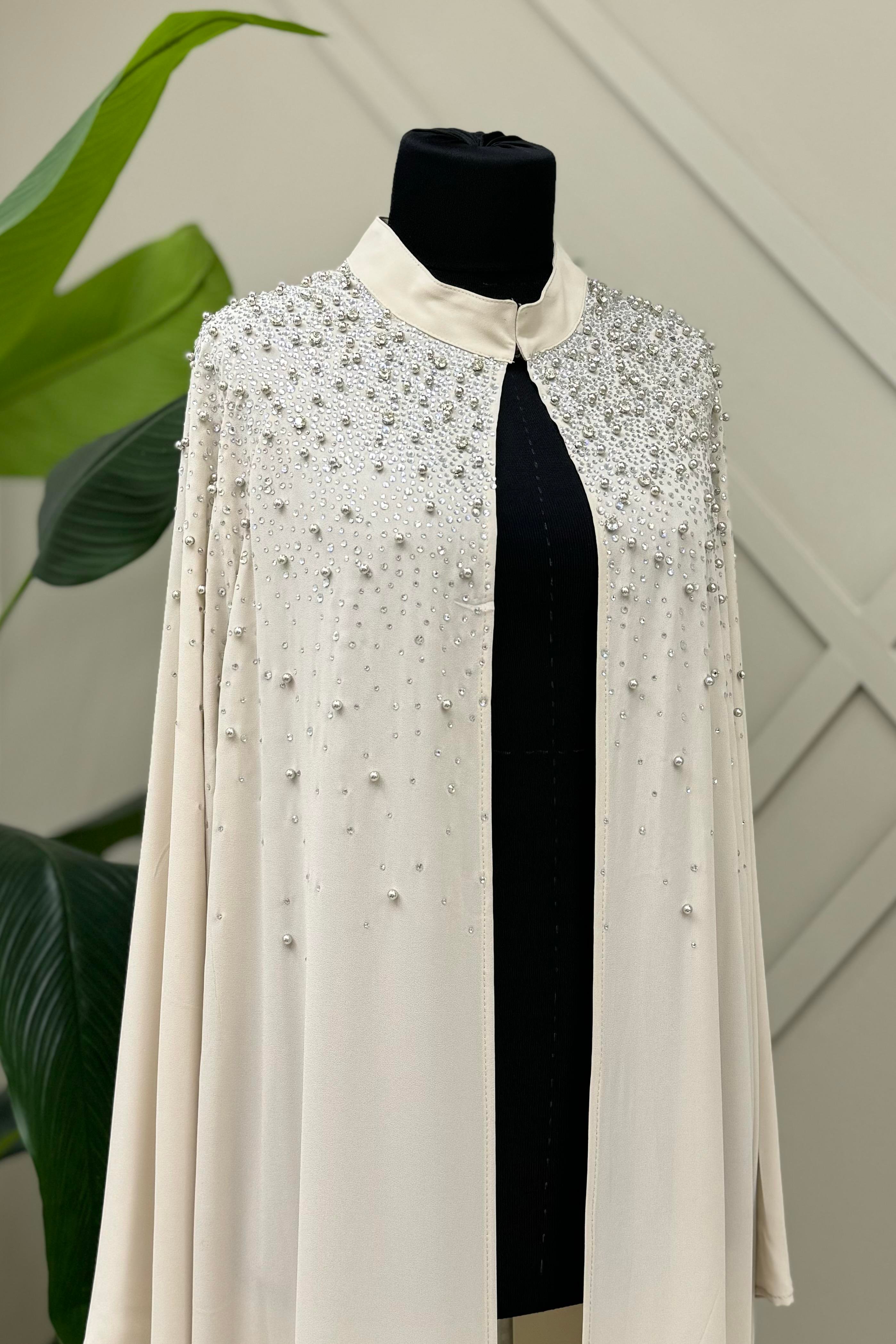 ETRUCCİ Serpme Taş İşlemeli Abaya 6181 - Bej Serpme Taş İşlemeli Abaya 6181 - Bej - Bilen Giyim Abiye Grubu 