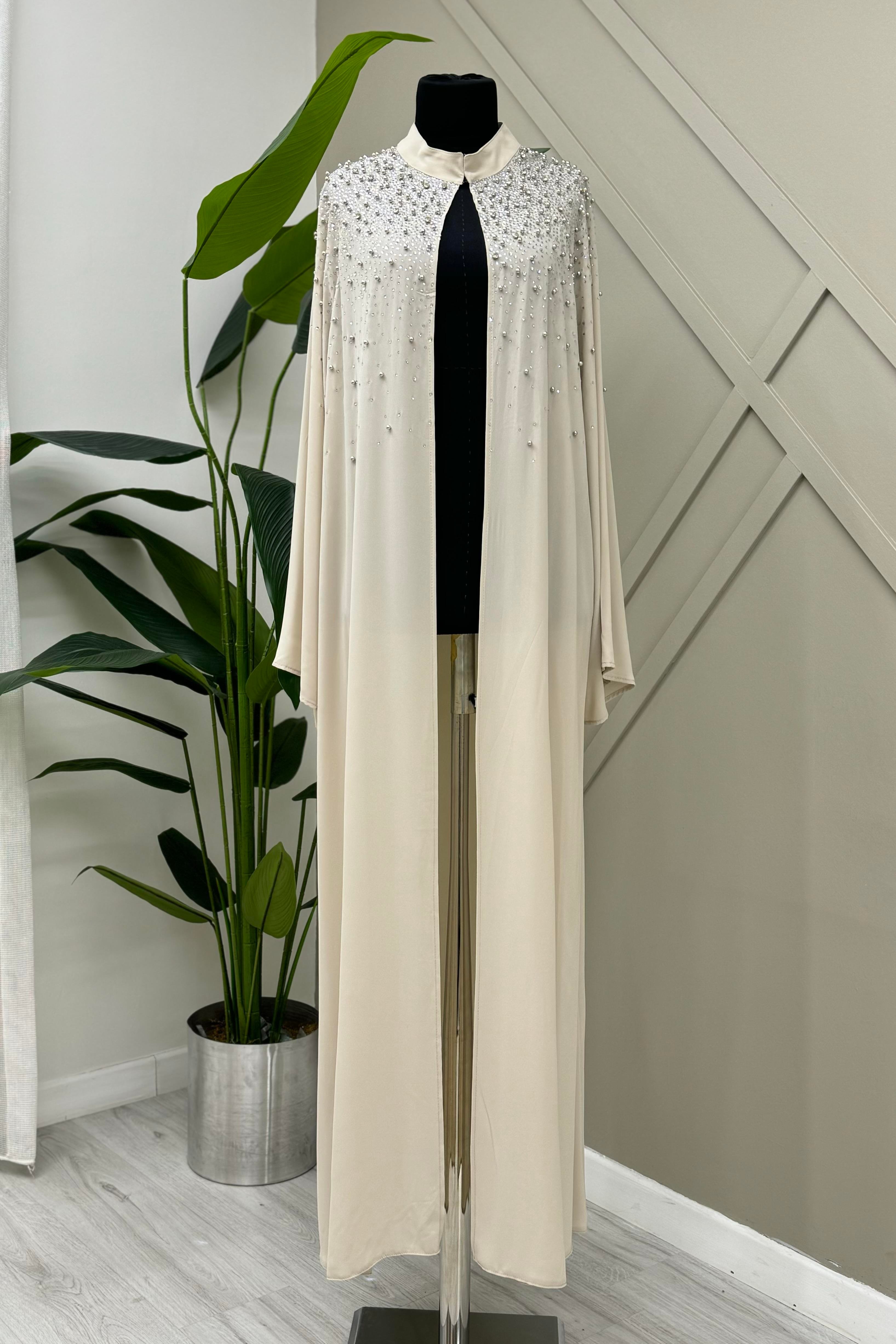 ETRUCCİ Serpme Taş İşlemeli Abaya 6181 - Bej Serpme Taş İşlemeli Abaya 6181 - Bej - Bilen Giyim Abiye Grubu 