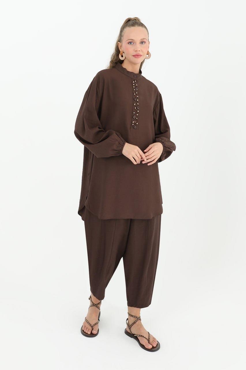 PUANE Yaka Boncuk İşlemeli Pantolonlu Takım 14230 - Browni Yaka Boncuk İşlemeli Pantolonlu Takım 14230 - Browni - Bilen Giyim Takım 