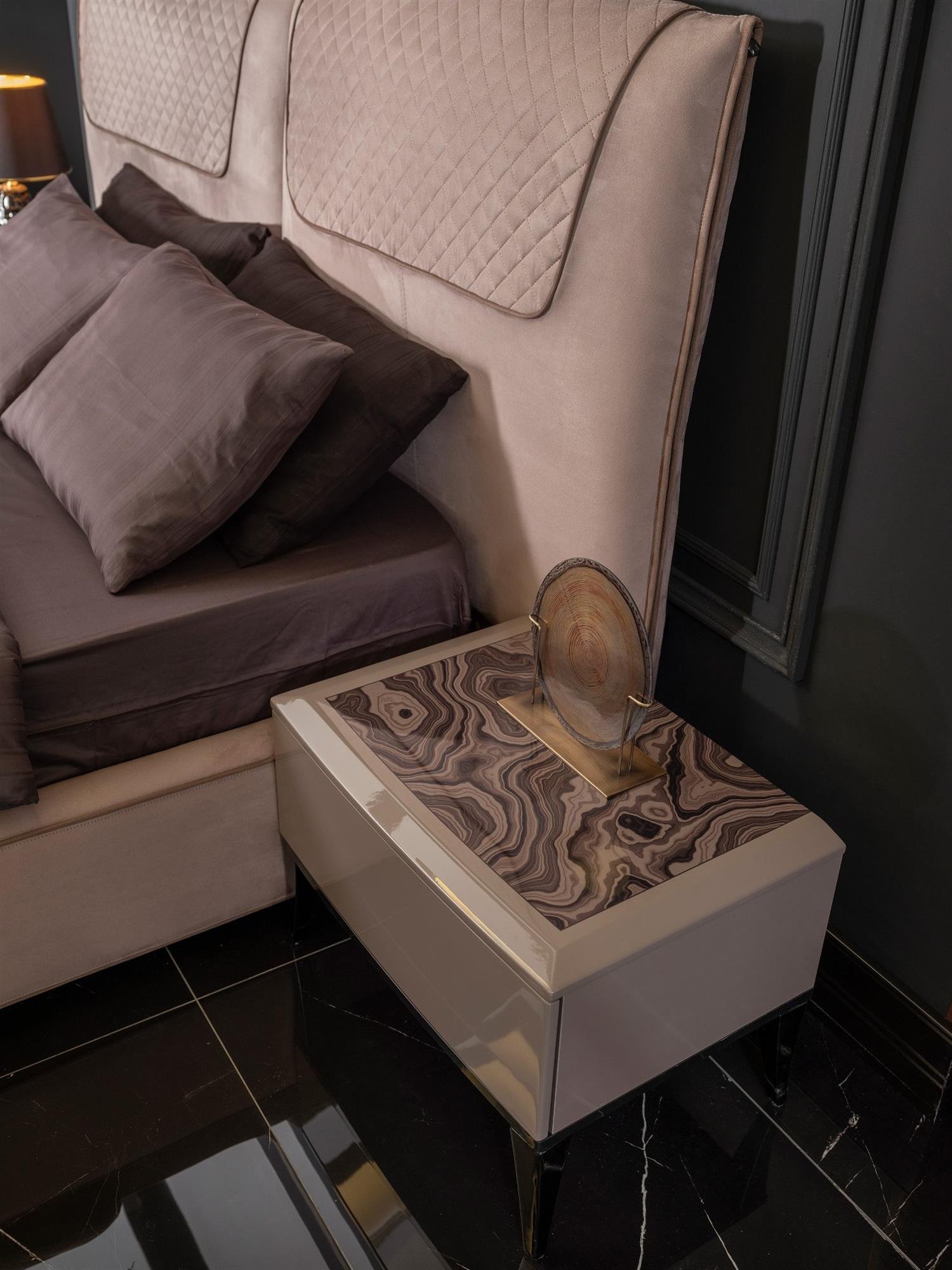 Dekorbizden Bentley Yatak Odası Komodin