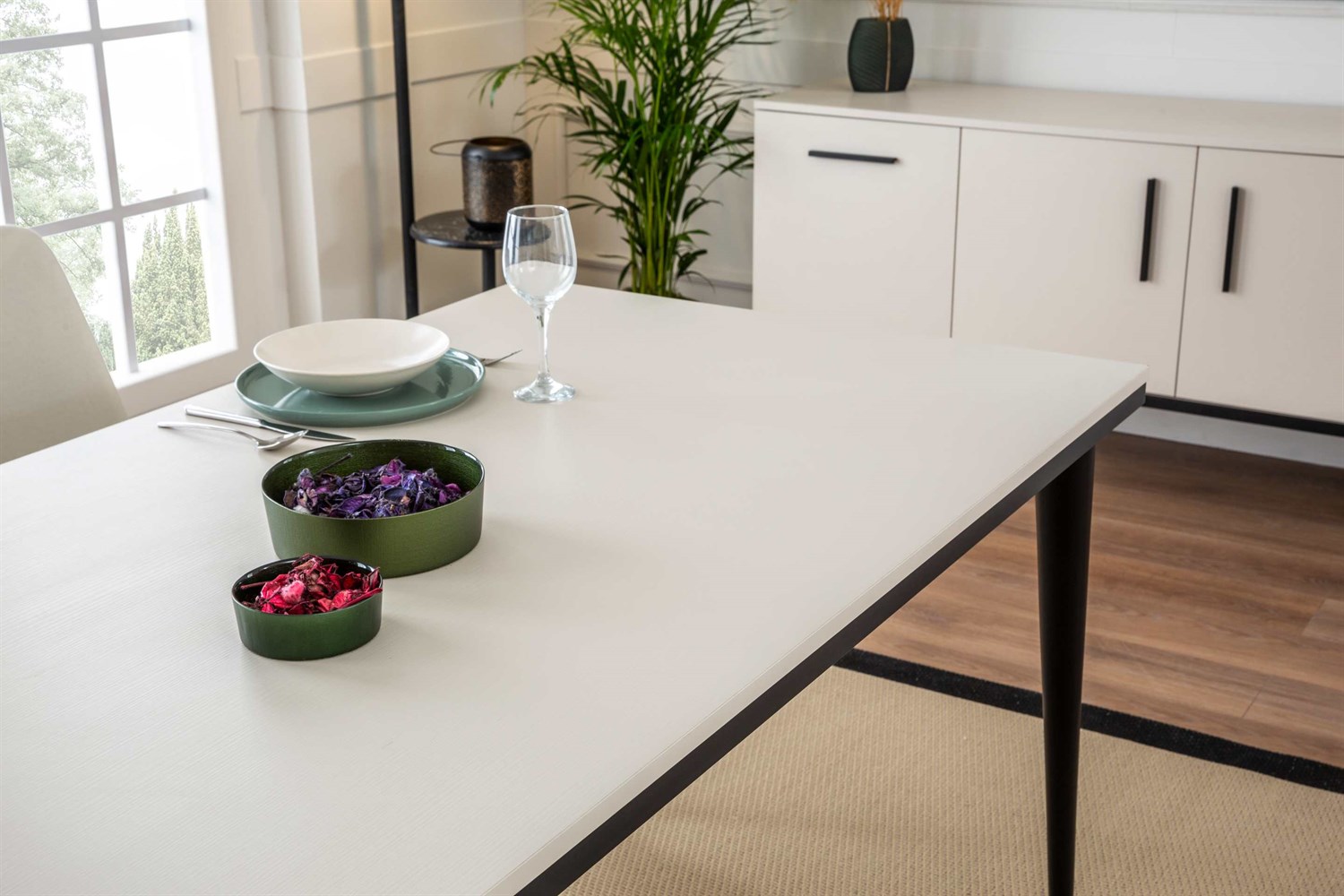 Dekorbizden Laris Yemek Odası Takımı 