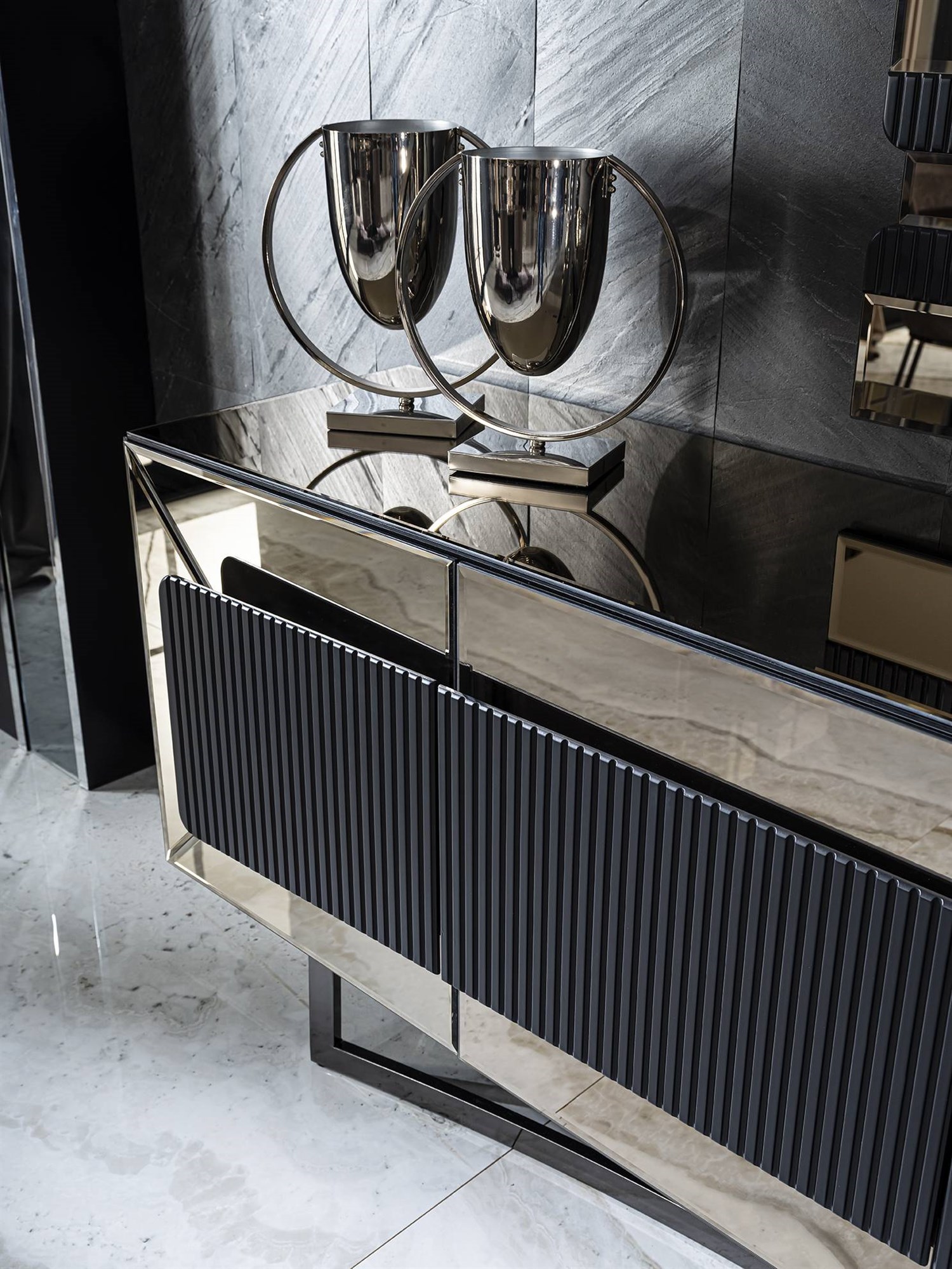 Dekorbizden Lion Konsol