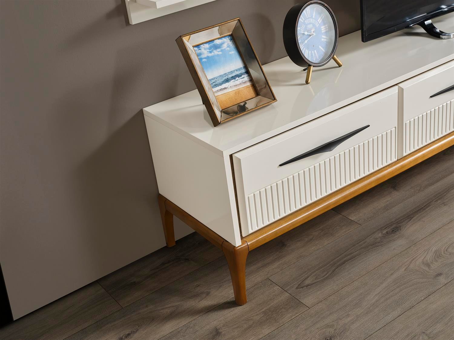 Dekorbizden Lorenze Tv Ünitesi