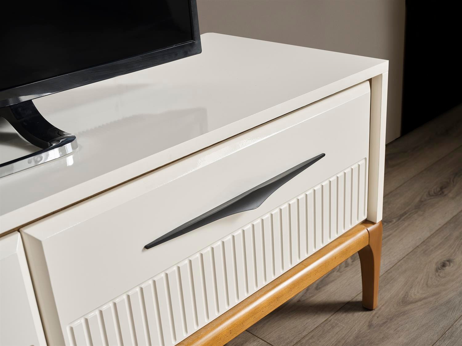 Dekorbizden Lorenze Tv Ünitesi