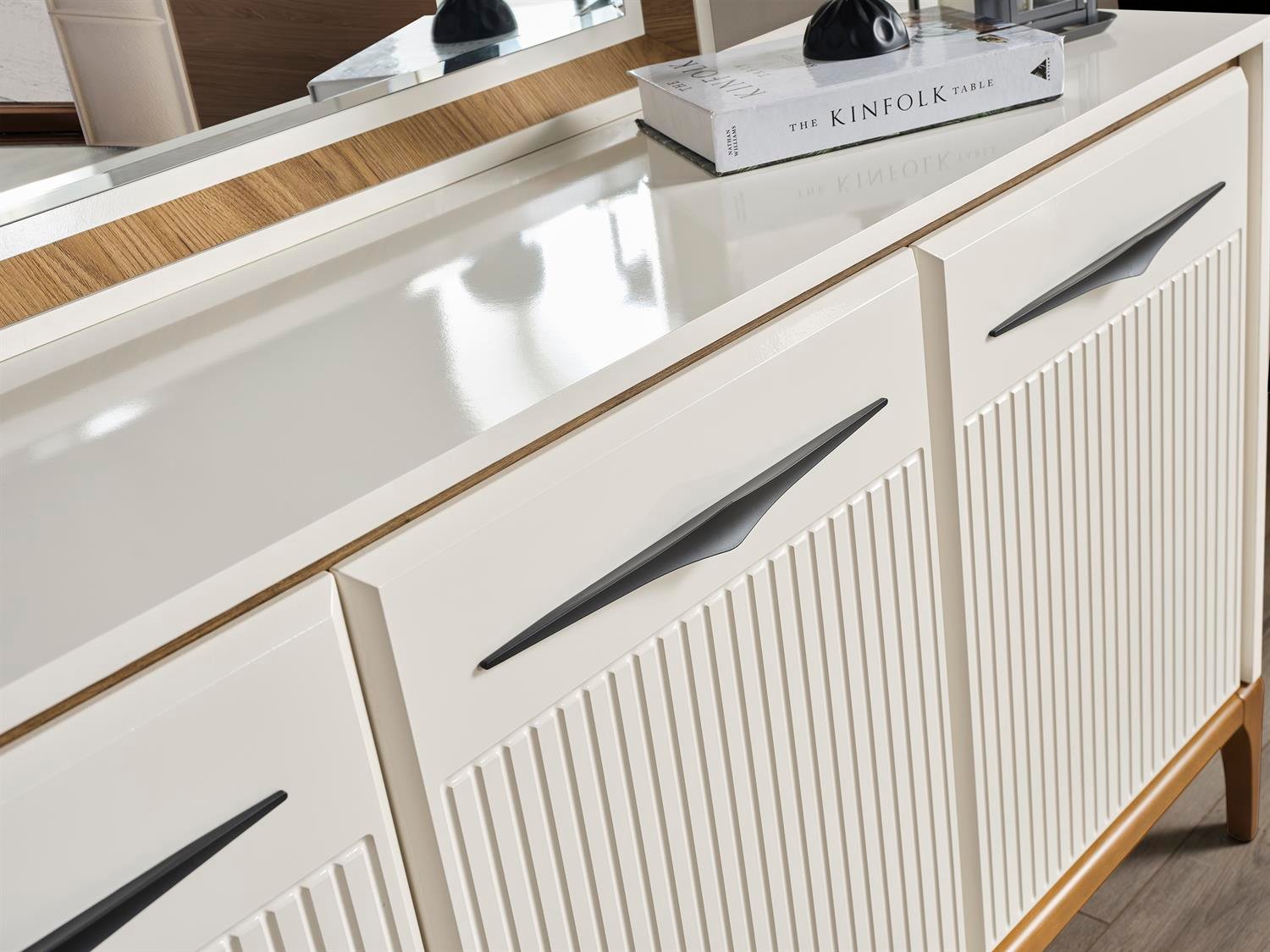 Dekorbizden Lorenze Yemek Odası Takımı