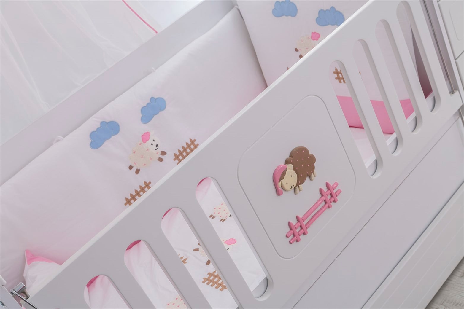 Kupon Pembe Kuzulu Bebek Odası Takımı