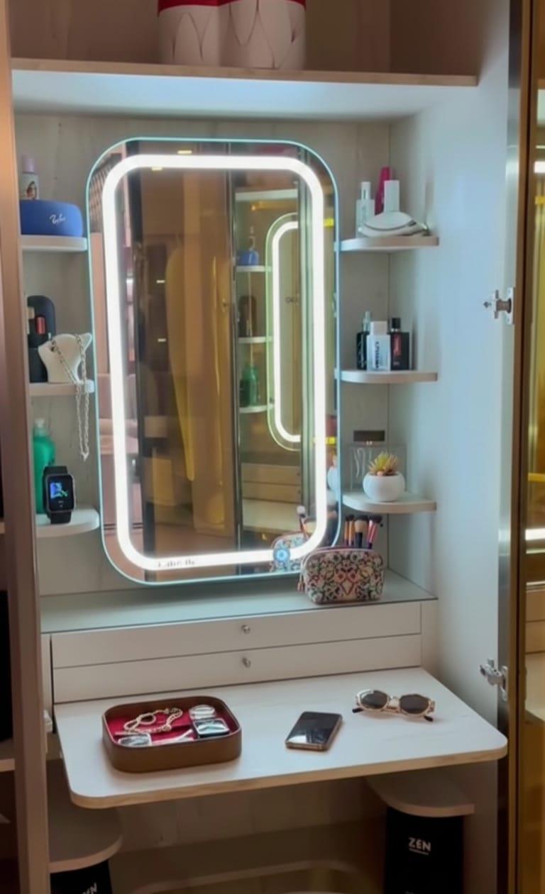 Tress Makyaj Masası Dolaplı 