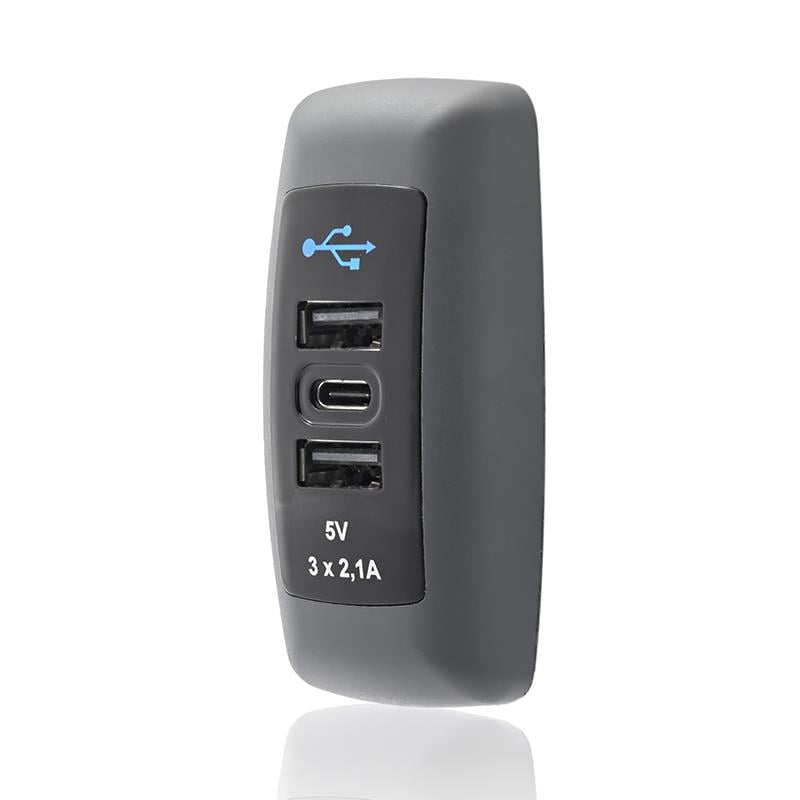 SANEL 12V-24V TELEFON ŞARJ CİHAZI (USB X 2+TYPE-C) (2.1A X 3) (MAVİ LED IŞIK)