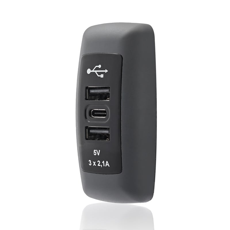 SANEL 12V-24V TELEFON ŞARJ CİHAZI (USB X 2+TYPE-C) (2.1A X 3) (MAVİ LED IŞIK)