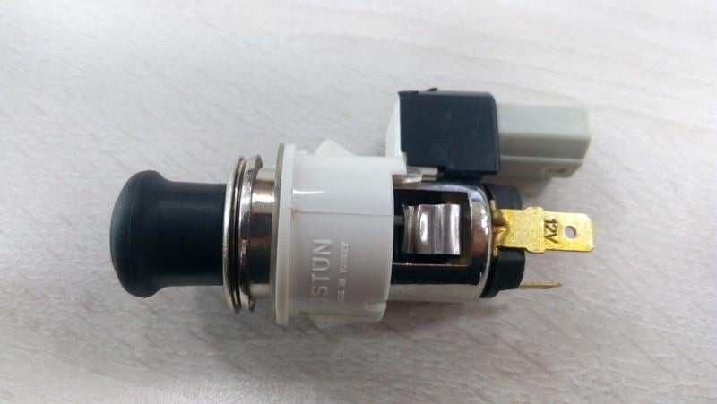 ÜSTÜN 12V ÇAKMAK KOMPLE TOYOTA COROLLA 1997-2005