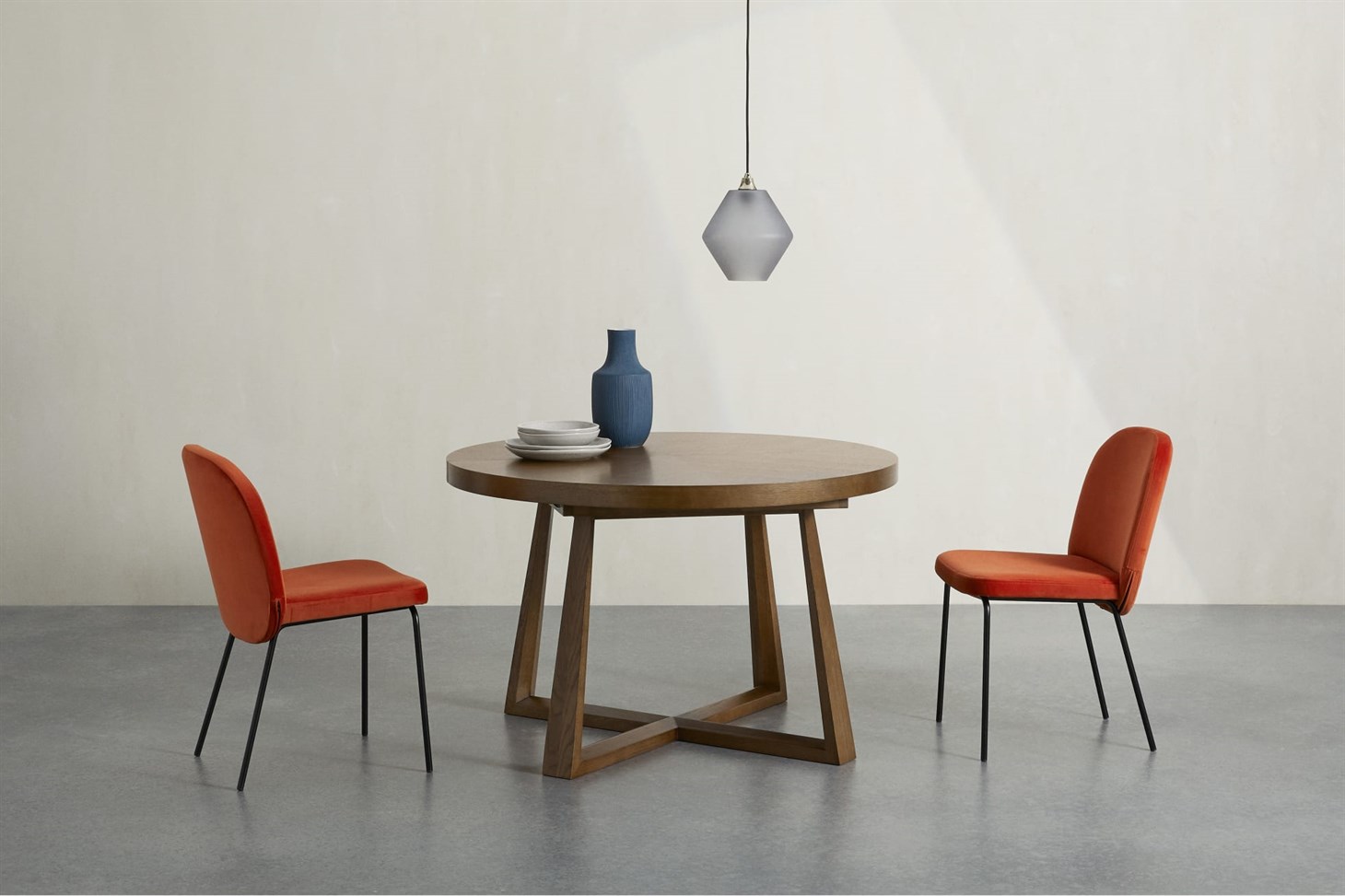 Belgrave 4- 6 Seat Round Extending Dining Table, Dark Stained Oak