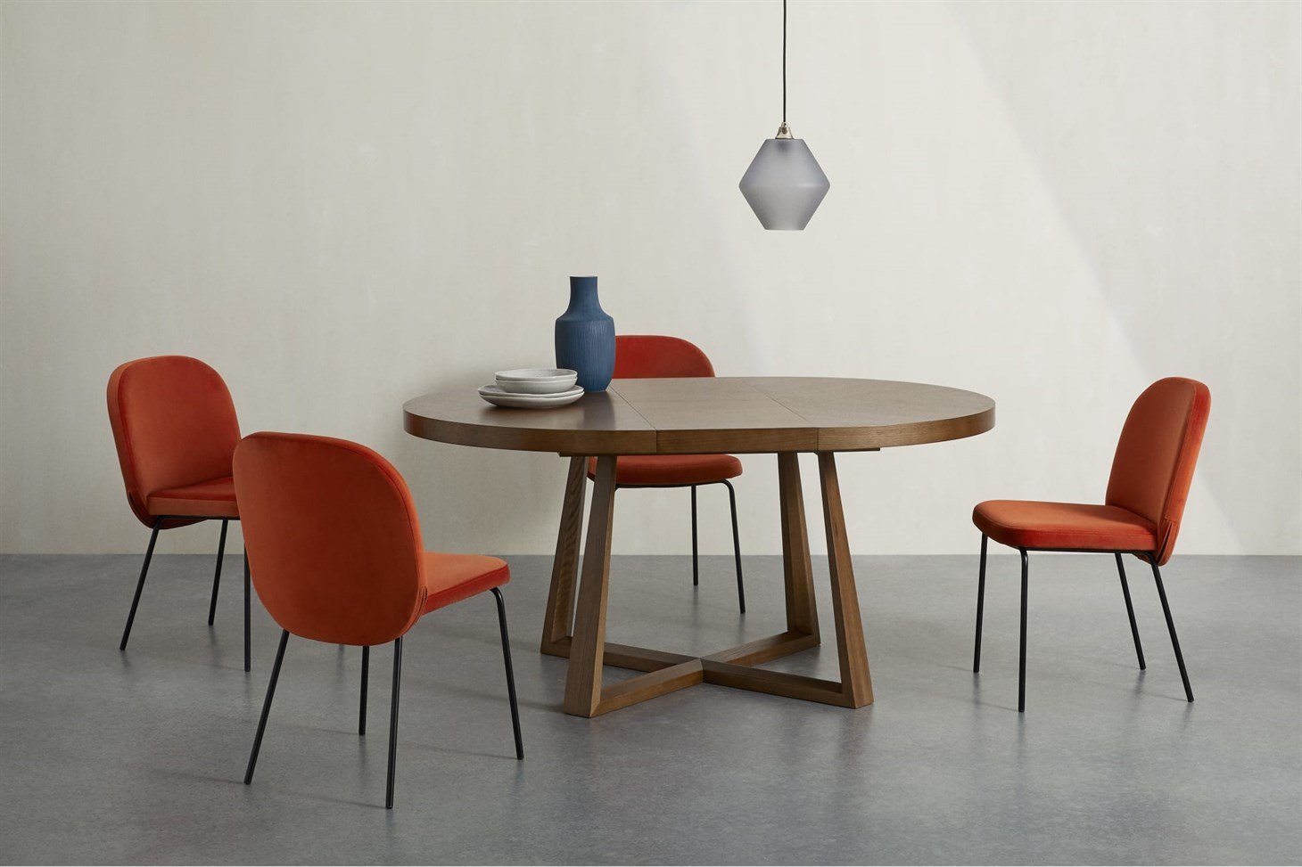 Belgrave 4- 6 Seat Round Extending Dining Table, Dark Stained Oak