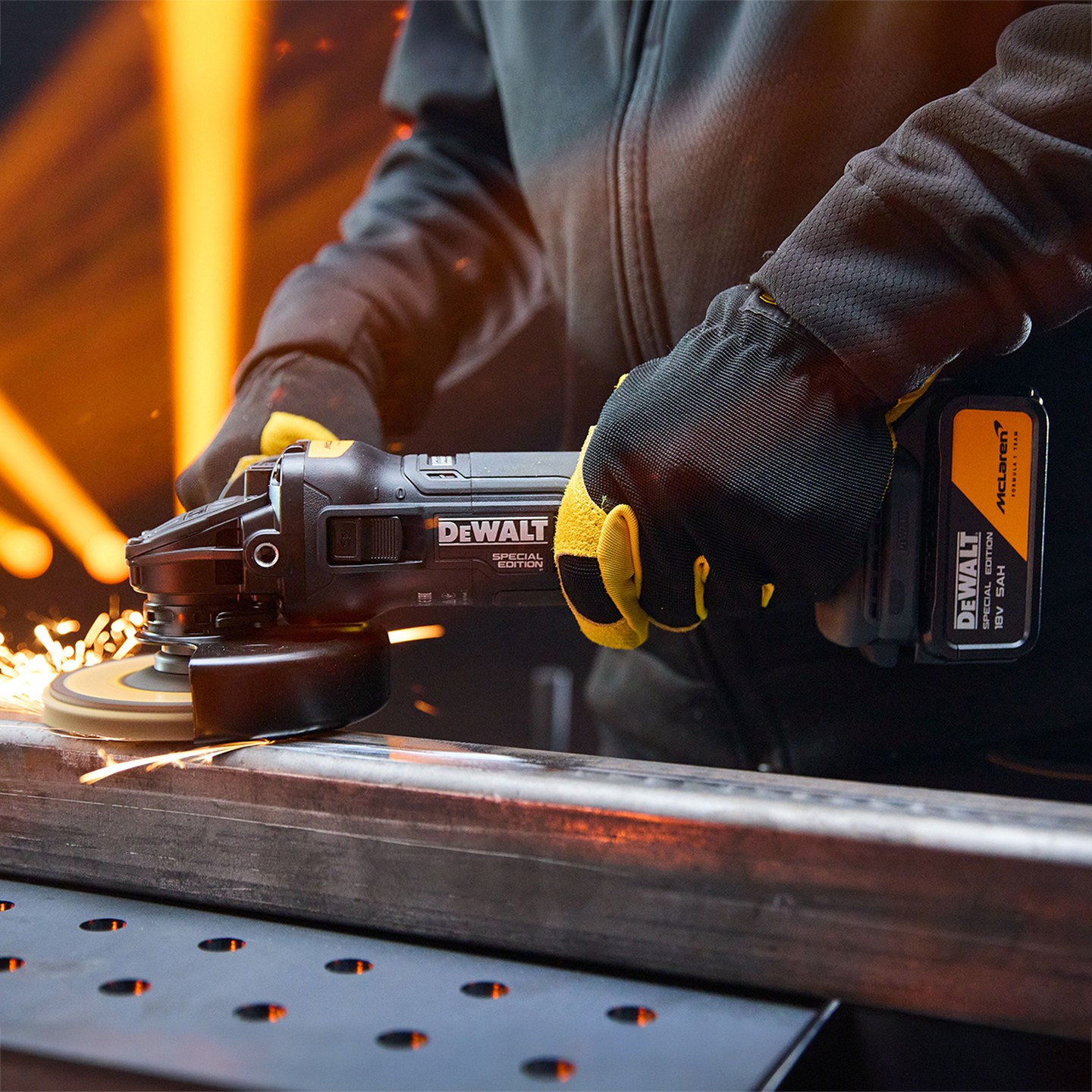 Dewalt DCG45MP2T Mclaren Avuç Taşlama 18V 5AH | dewdepo