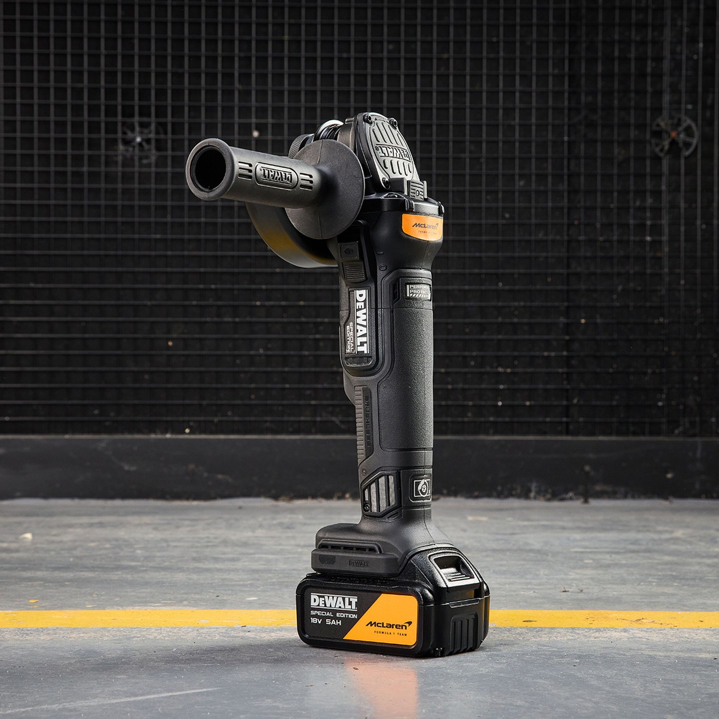 Dewalt DCG45MP2T Mclaren Avuç Taşlama 18V 5AH | dewdepo
