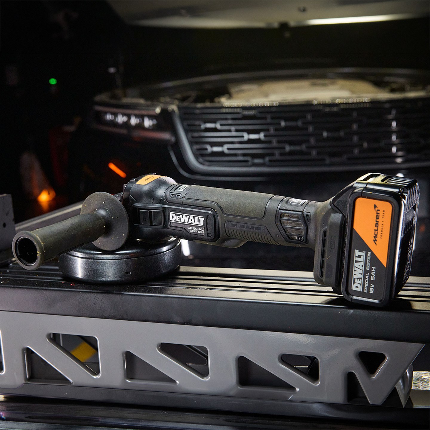 Dewalt DCG45MP2T Mclaren Avuç Taşlama 18V 5AH | dewdepo