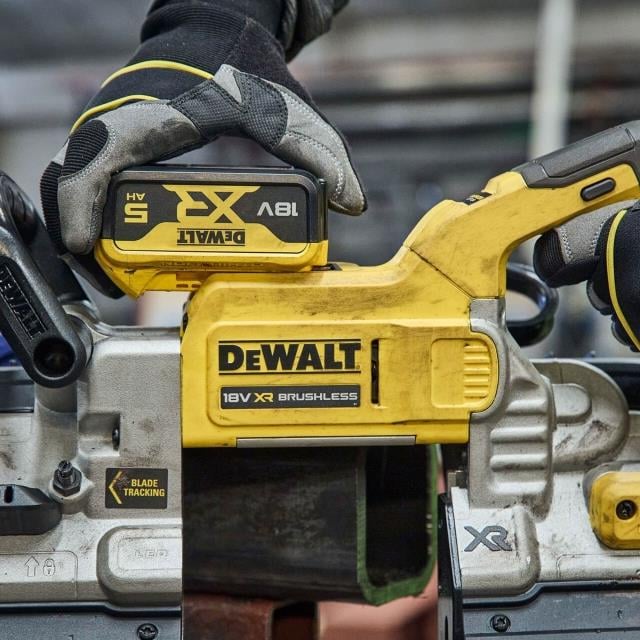 Dewalt DCS374N Kömürsüz Şerit Testere Aküsüz | dewdepo