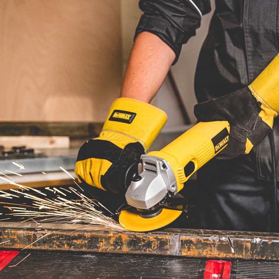 Dewalt DWE4016 730W 115mm Avuç Taşlama Makinesi