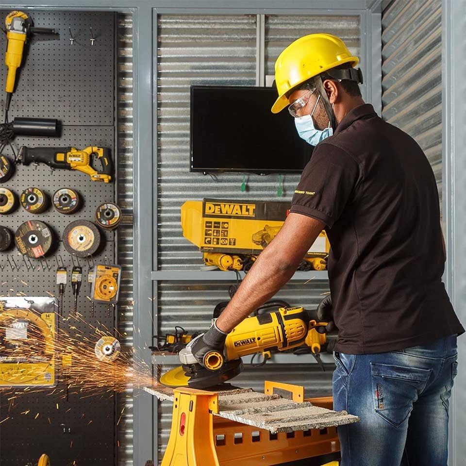 Dewalt DWE4579 Büyük Taşlama 2600W 230mm