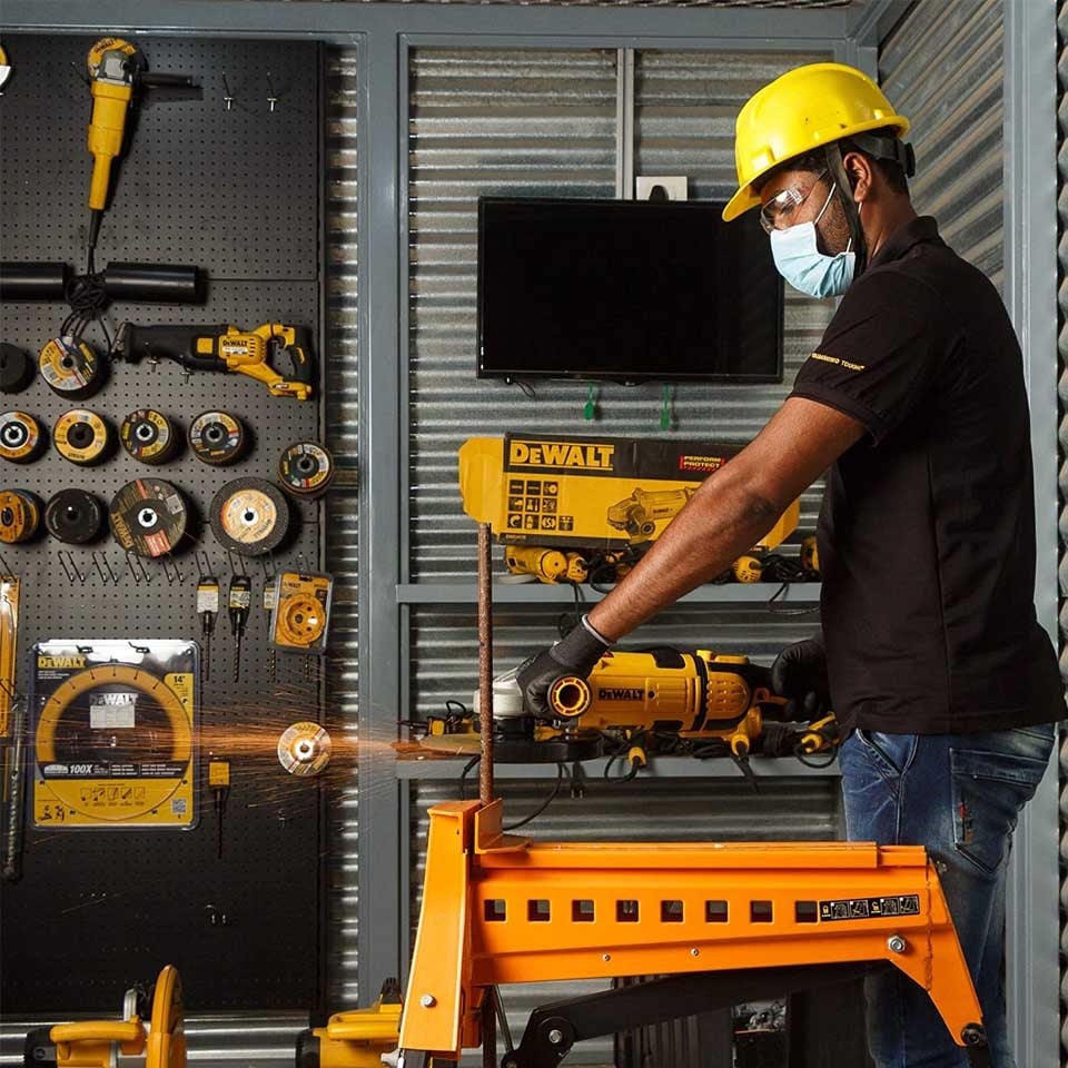 Dewalt DWE4579 Büyük Taşlama 2600W 230mm