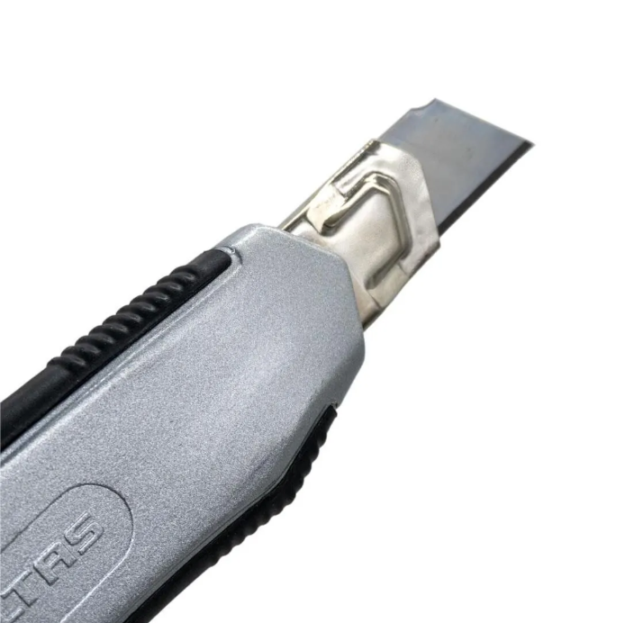 İzeltaş Pro Metal Gövde Maket Bıçağı 18MM 14000005049 