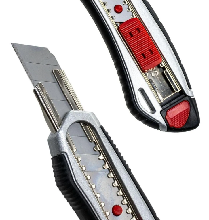 İzeltaş Pro Metal Gövde Maket Bıçağı 18MM 14000005049 