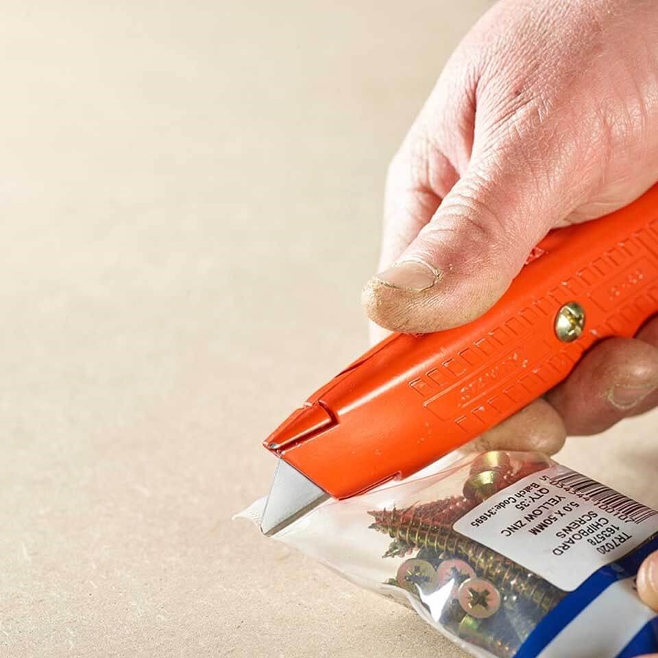Stanley 0-10-189 Kendi Kendine Geri Çekilebilir Maket Bıçağı