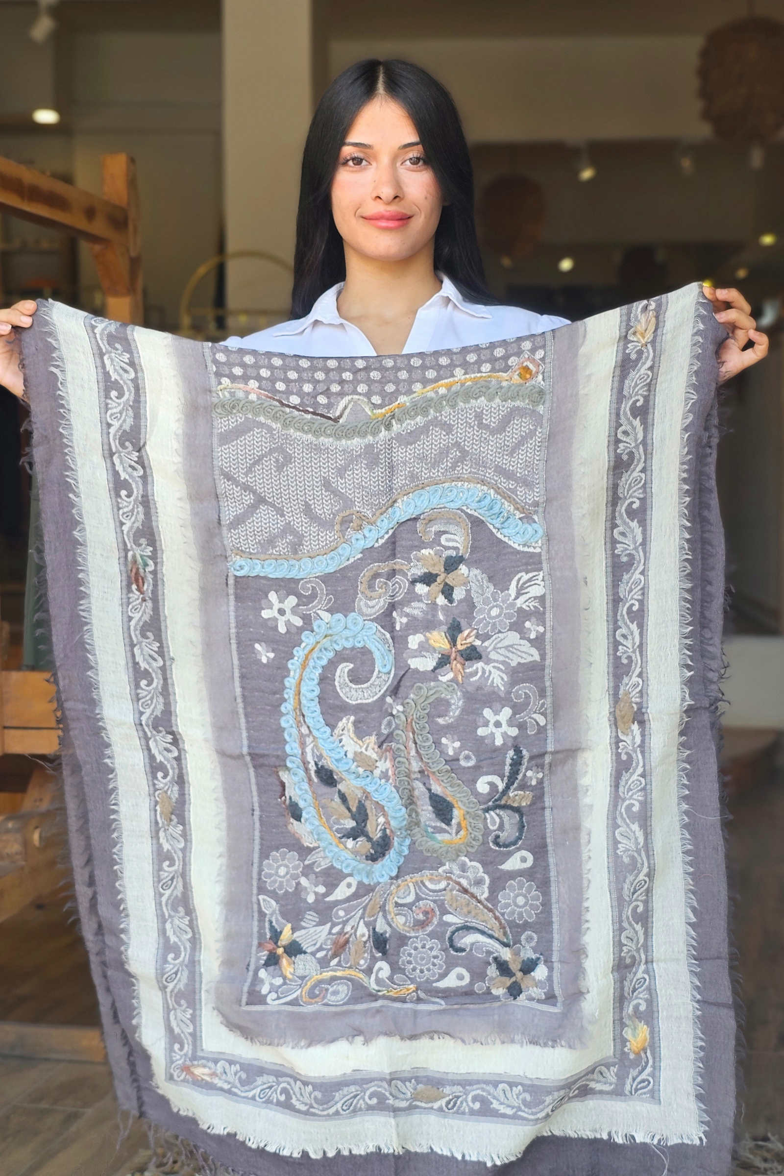 Gri Mor Üç Katlı Kaşmir Omuz Şalı  Bahtiyar İpek Omuz Şalı